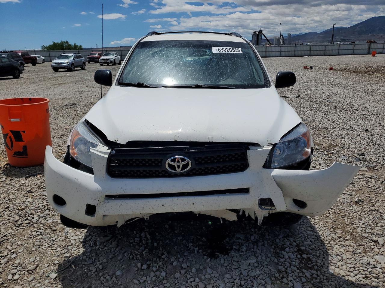 2008 Toyota Rav4 Base White vin: JTMBK35V385067893