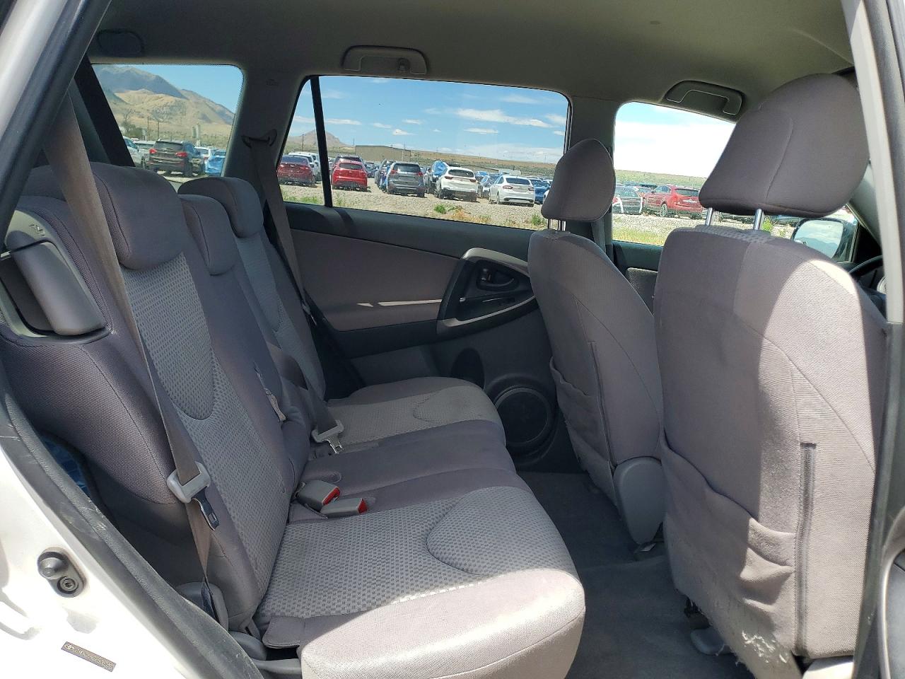 2008 Toyota Rav4 Base White vin: JTMBK35V385067893