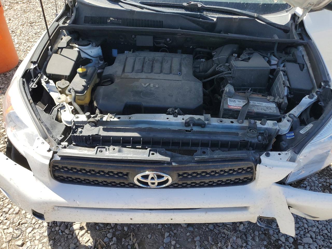 2008 Toyota Rav4 Base White vin: JTMBK35V385067893