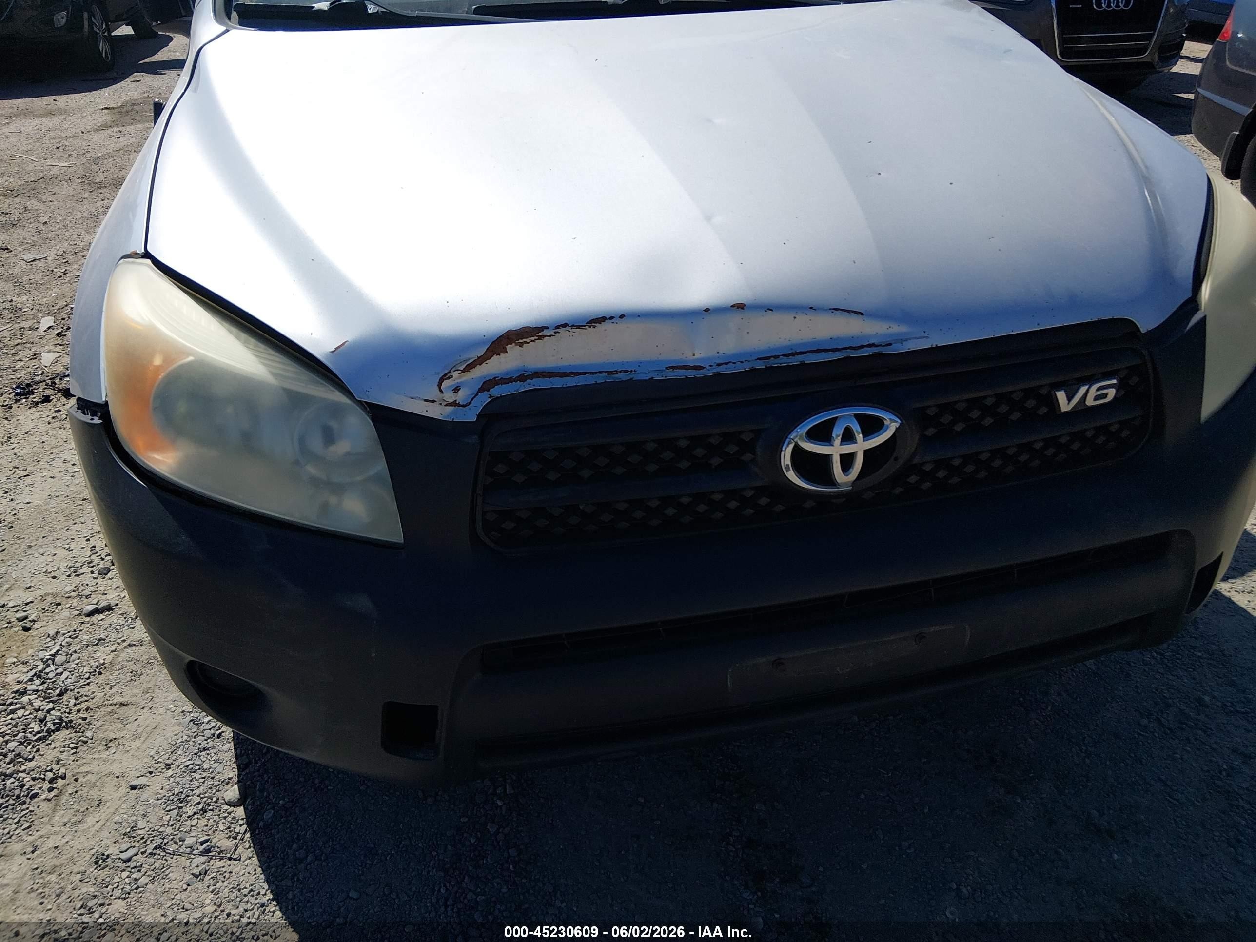 2008 Toyota Rav4 Base V6 Silver vin: JTMBK35V685052644