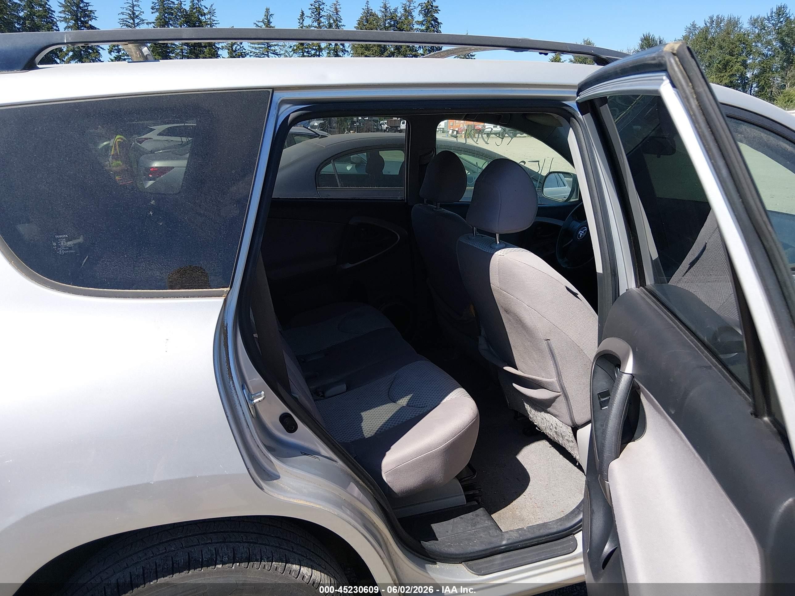 2008 Toyota Rav4 Base V6 Silver vin: JTMBK35V685052644