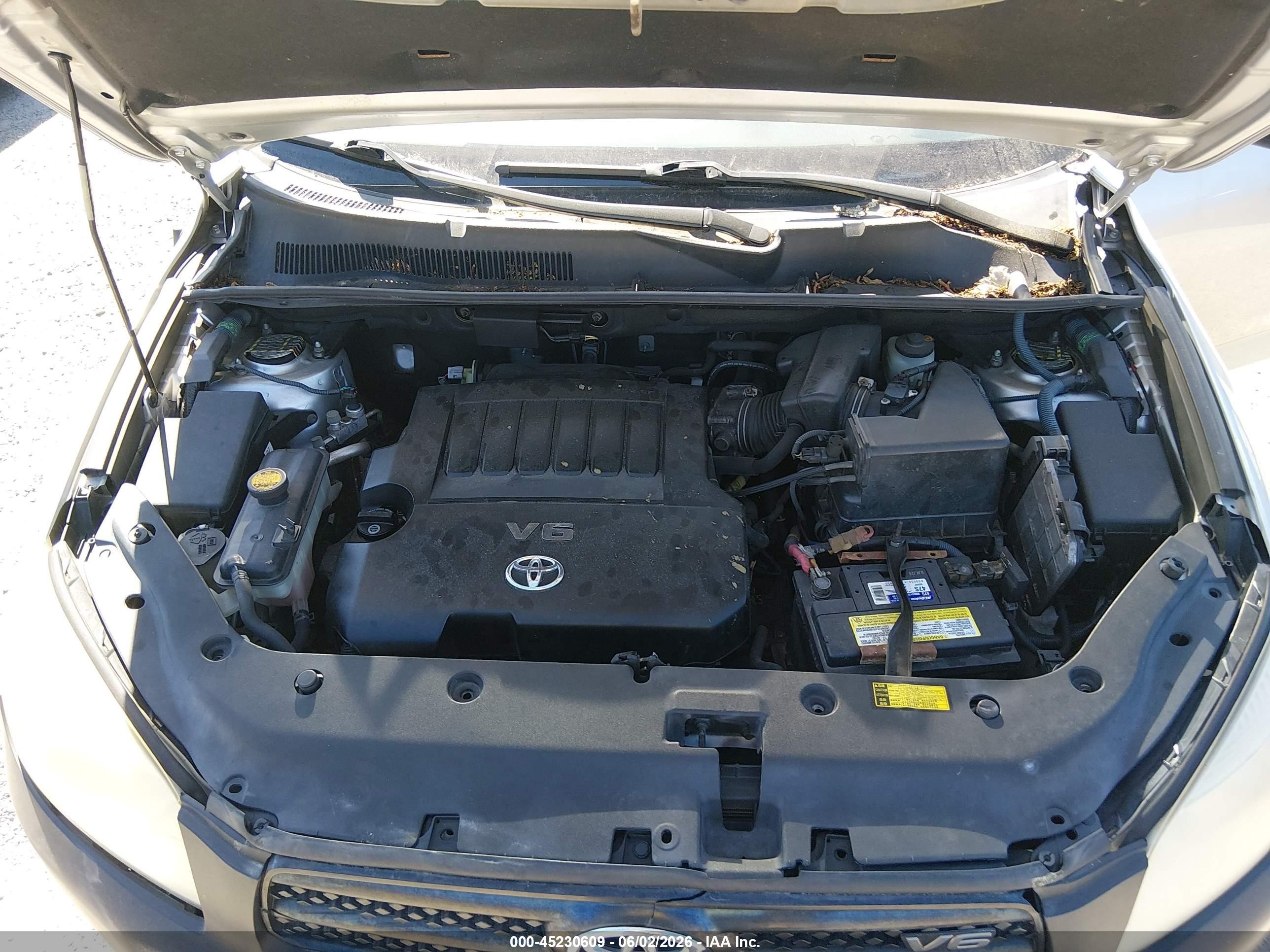 2008 Toyota Rav4 Base V6 Silver vin: JTMBK35V685052644