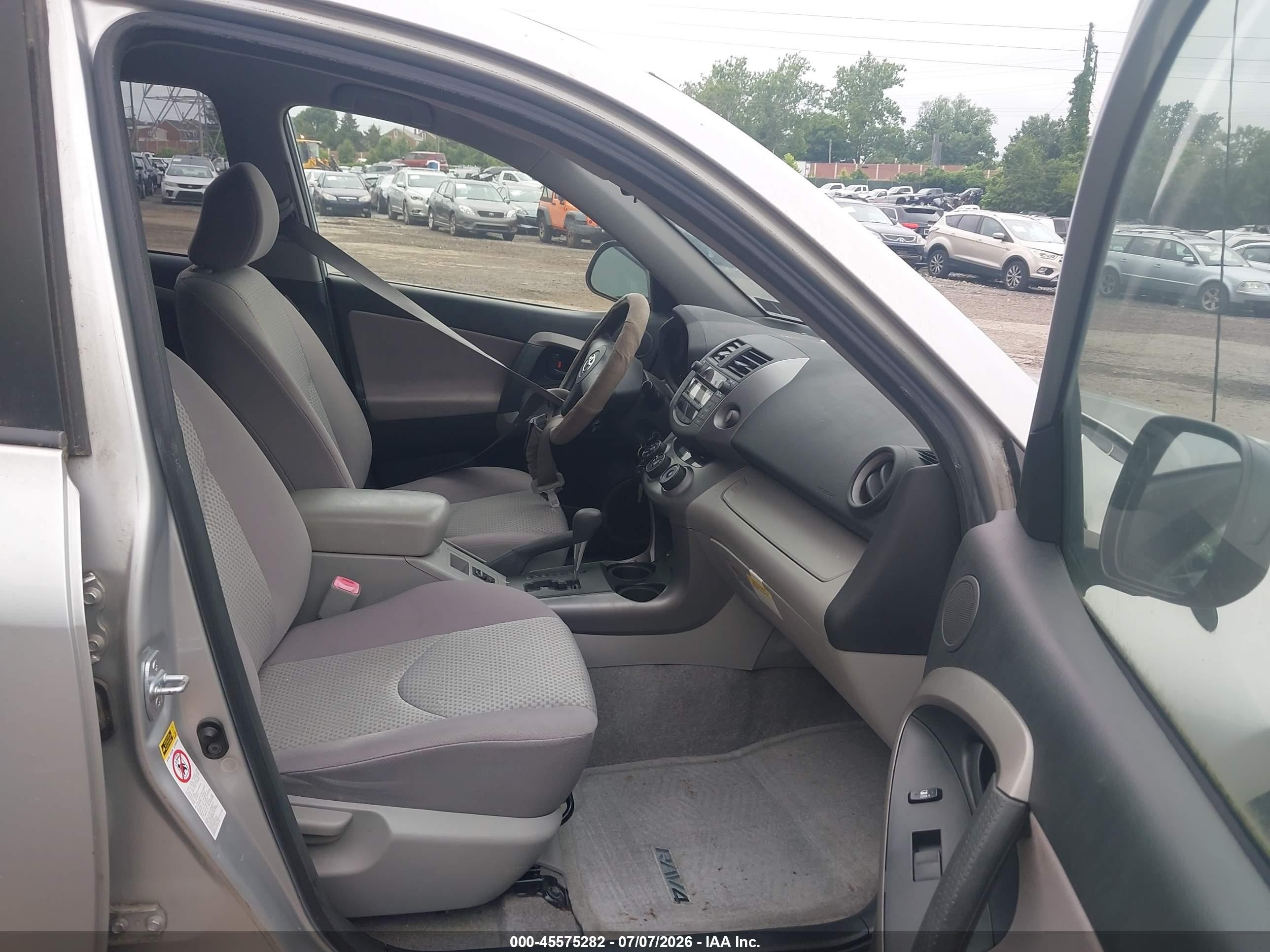 2007 Toyota Rav4 Base V6 (a5) Silver vin: JTMBK35V775018937