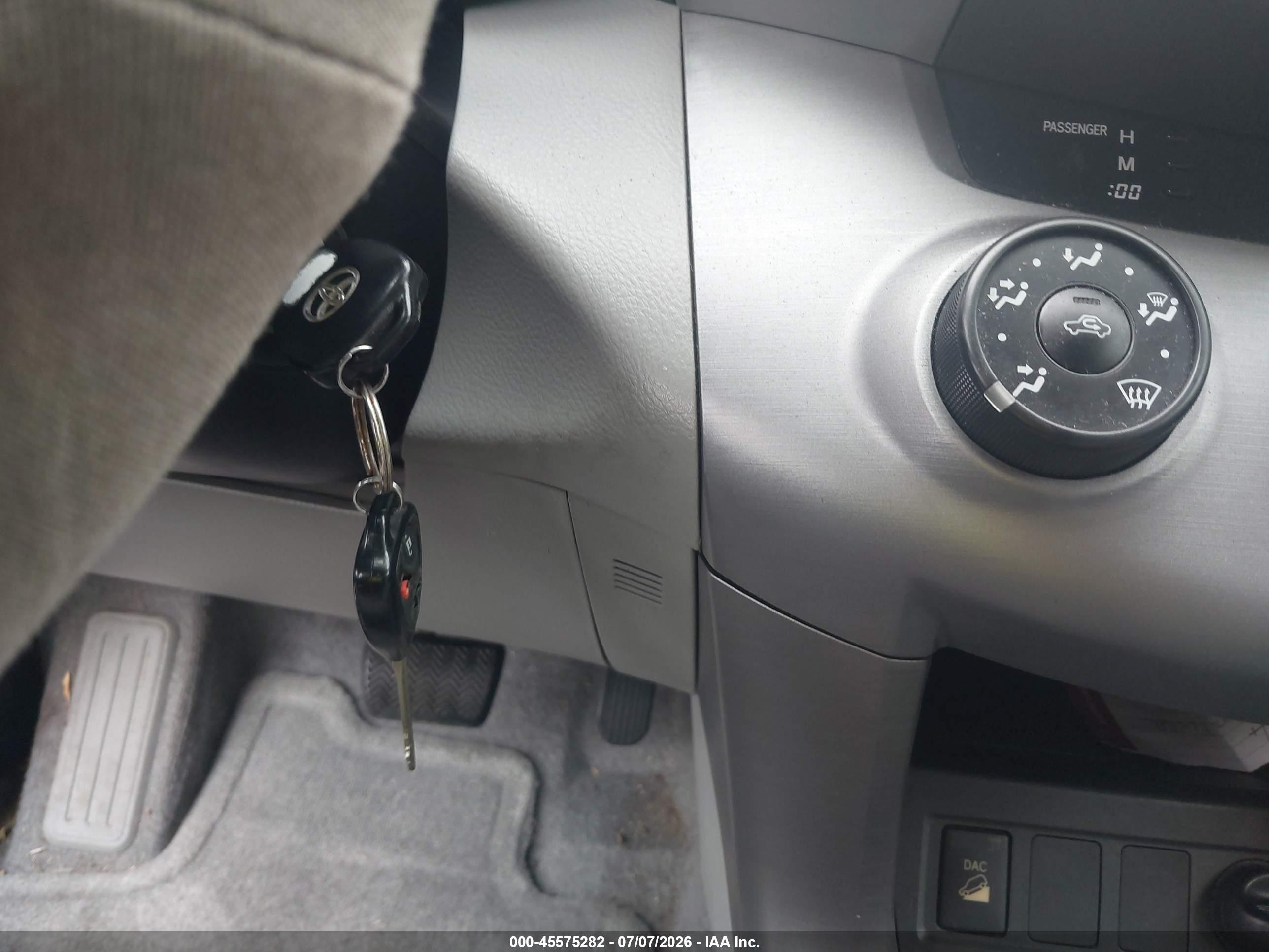 2007 Toyota Rav4 Base V6 (a5) Silver vin: JTMBK35V775018937