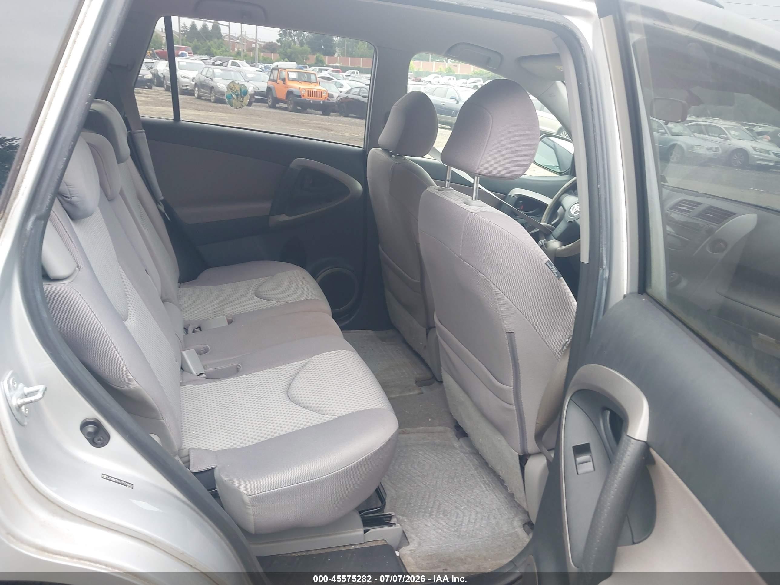2007 Toyota Rav4 Base V6 (a5) Silver vin: JTMBK35V775018937