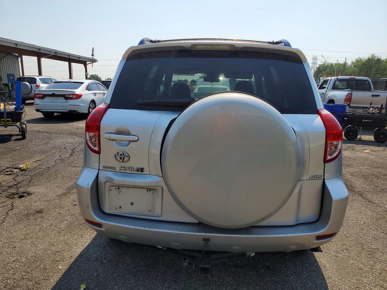 2008 Toyota Rav4 Base Silver vin: JTMBK35V885068795