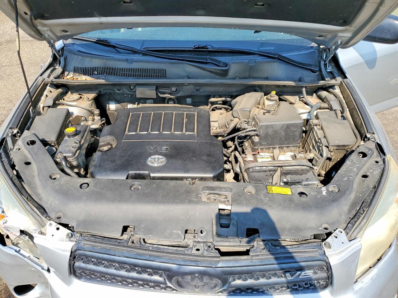 2008 Toyota Rav4 Base Silver vin: JTMBK35V885068795