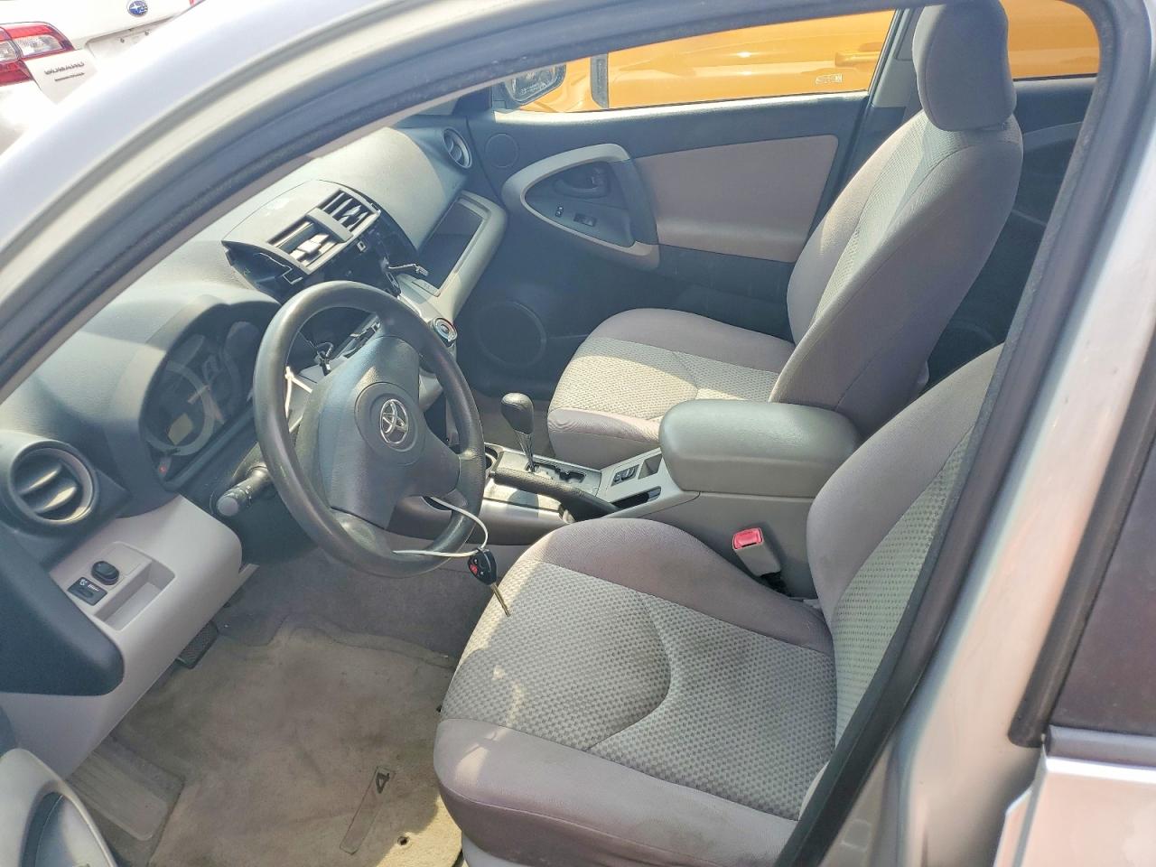 2008 Toyota Rav4 Base Silver vin: JTMBK35V885068795
