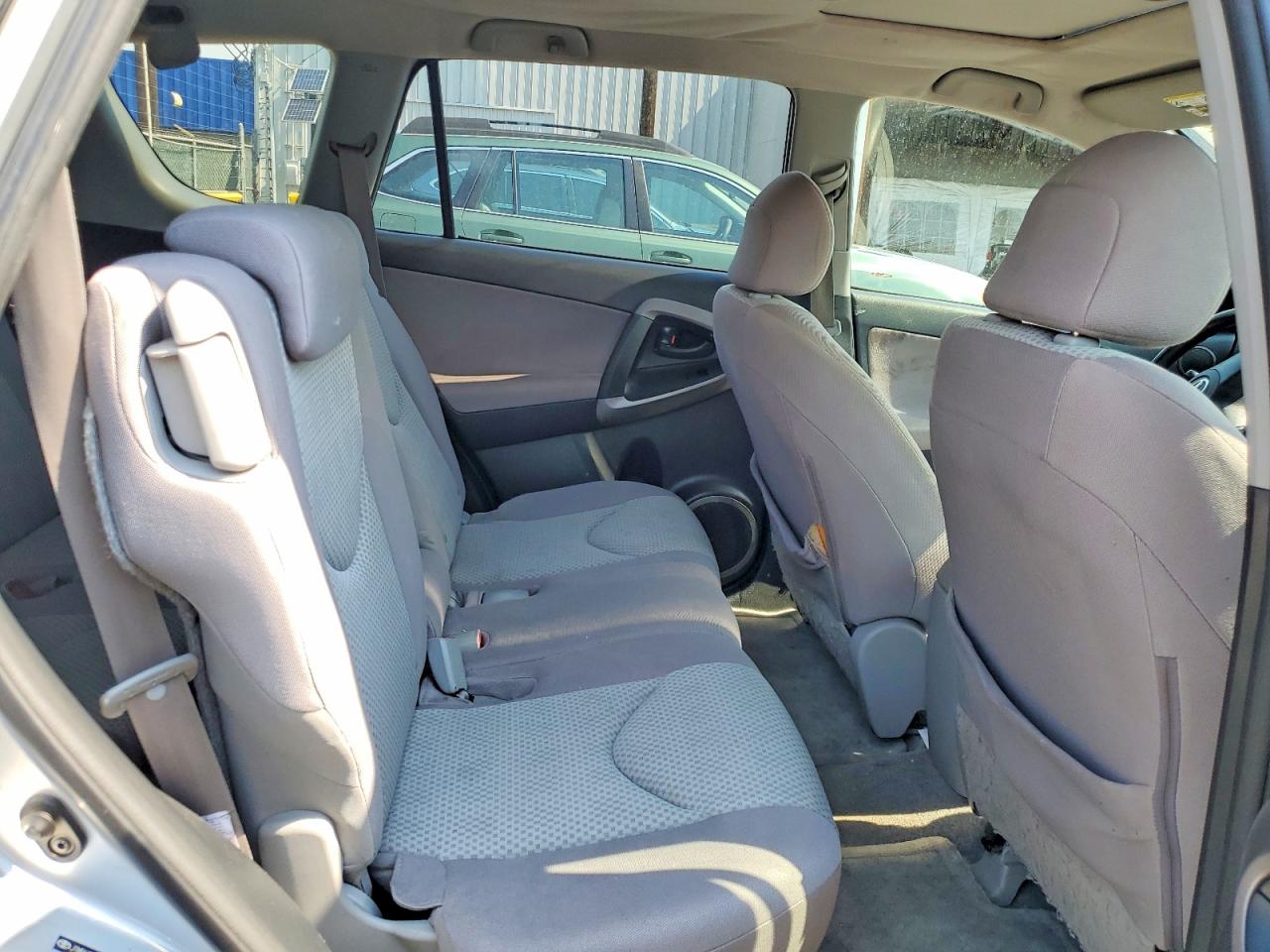 2008 Toyota Rav4 Base Silver vin: JTMBK35V885068795