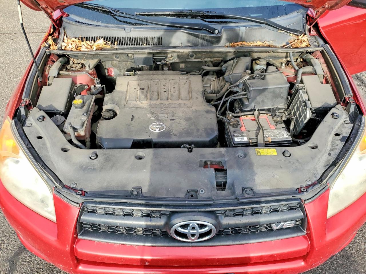 2009 Toyota Rav4 Base Red vin: JTMBK35V895073559
