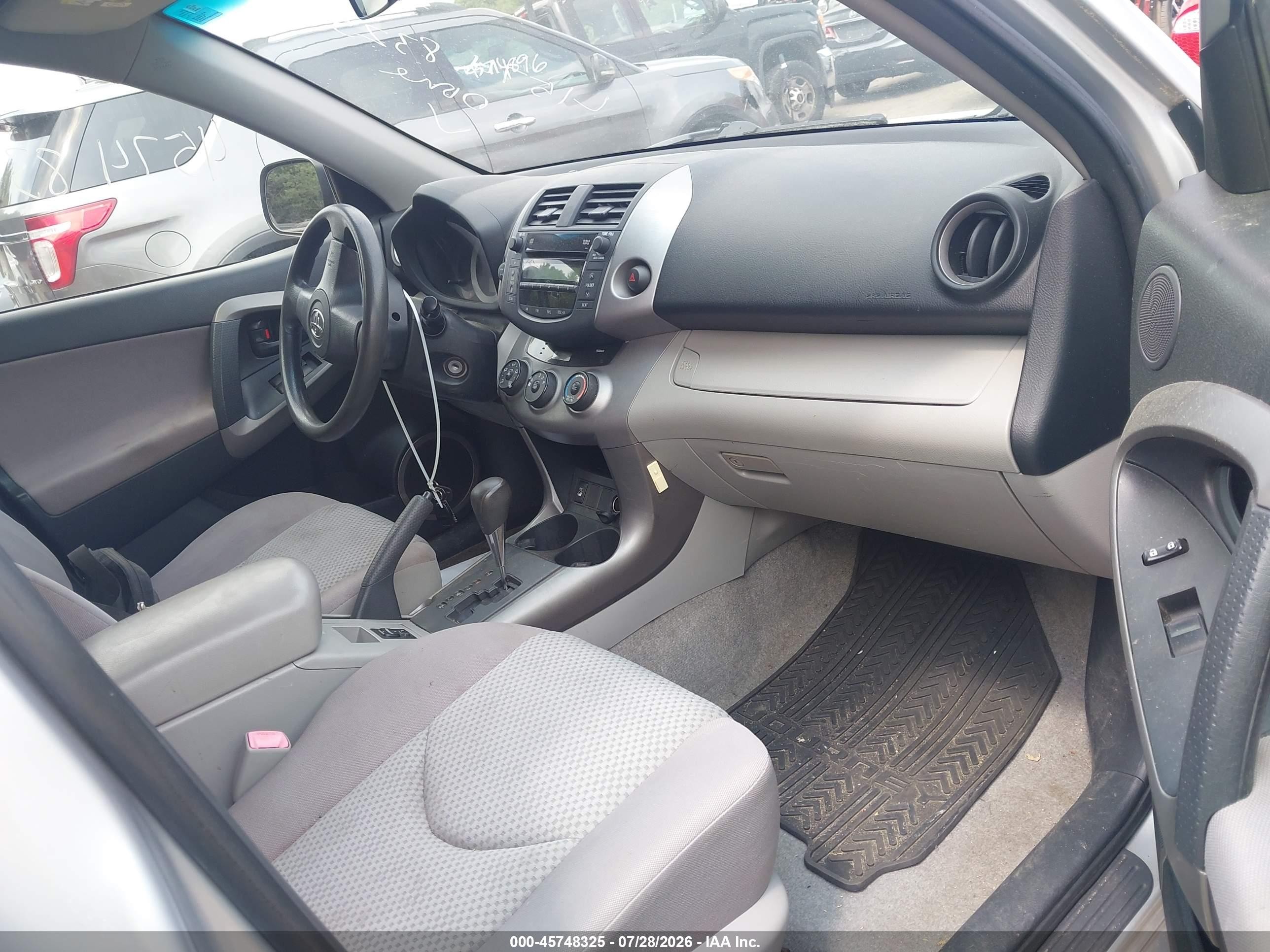2008 Toyota Rav4 Base V6 Silver vin: JTMBK35V985057725