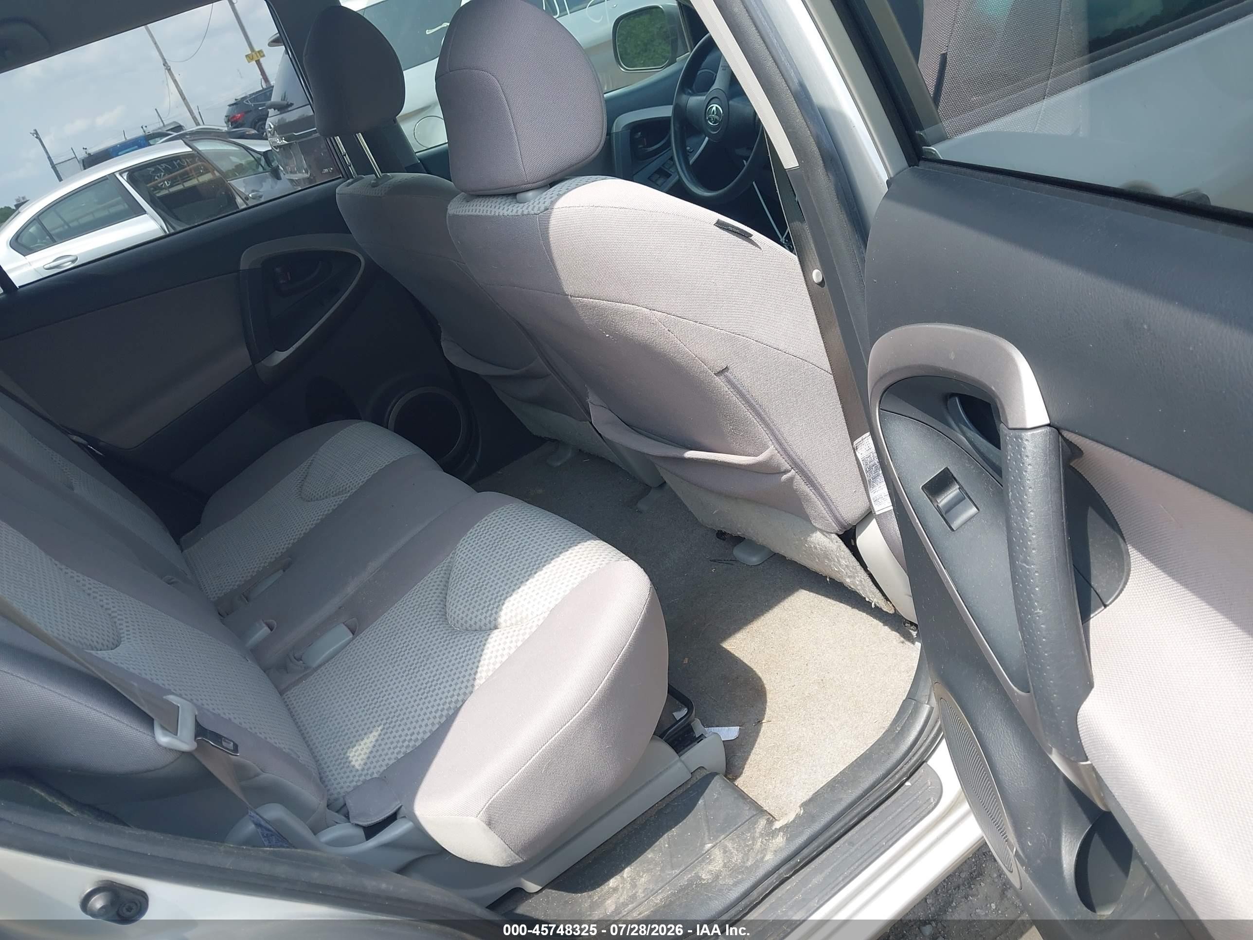 2008 Toyota Rav4 Base V6 Silver vin: JTMBK35V985057725