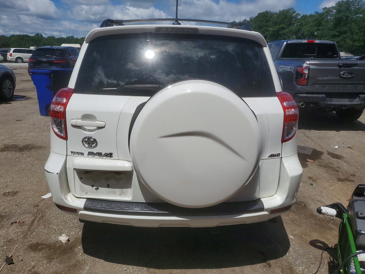 2010 Toyota Rav4 Base White vin: JTMBK4DV2AD013407
