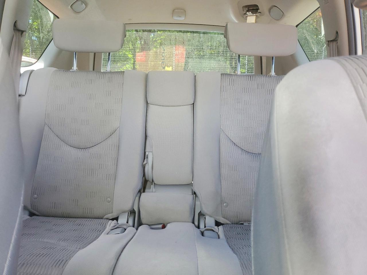 2010 Toyota Rav4 Base White vin: JTMBK4DV2AD013407
