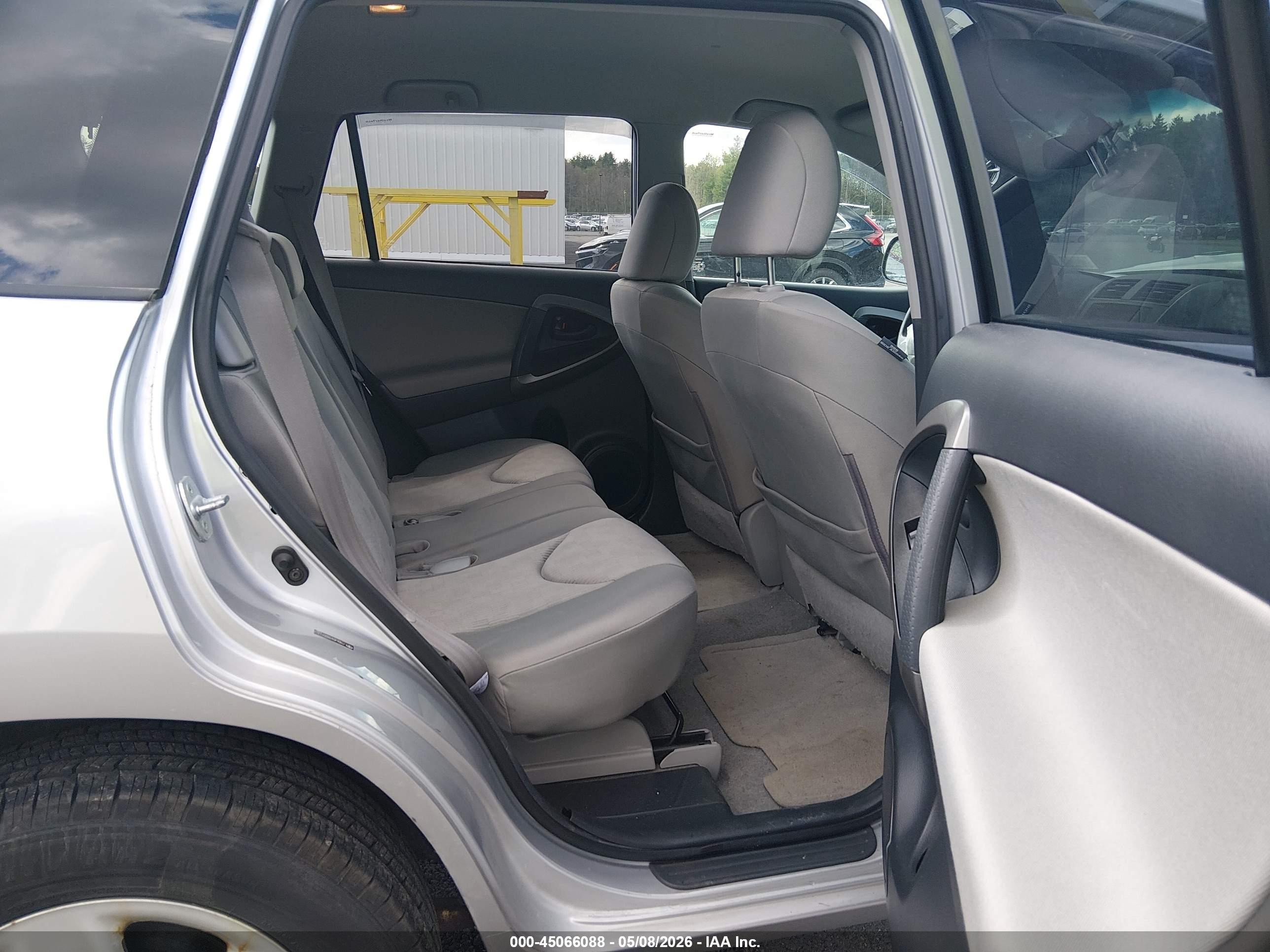 2010 Toyota Rav4 Base V6 Silver vin: JTMBK4DV3AD011312