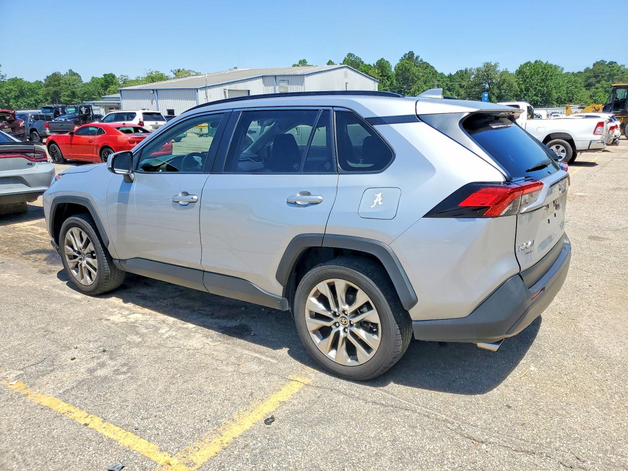 2020 Toyota Rav4 Xle Premium Silver vin: JTMC1RFV0LJ021737