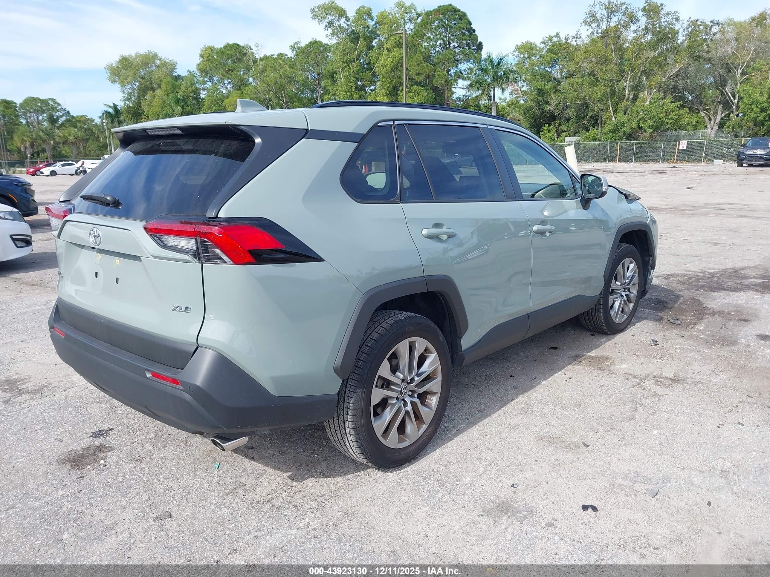 2023 Toyota Rav4 Xle Premium Gray vin: JTMC1RFV0PD112155