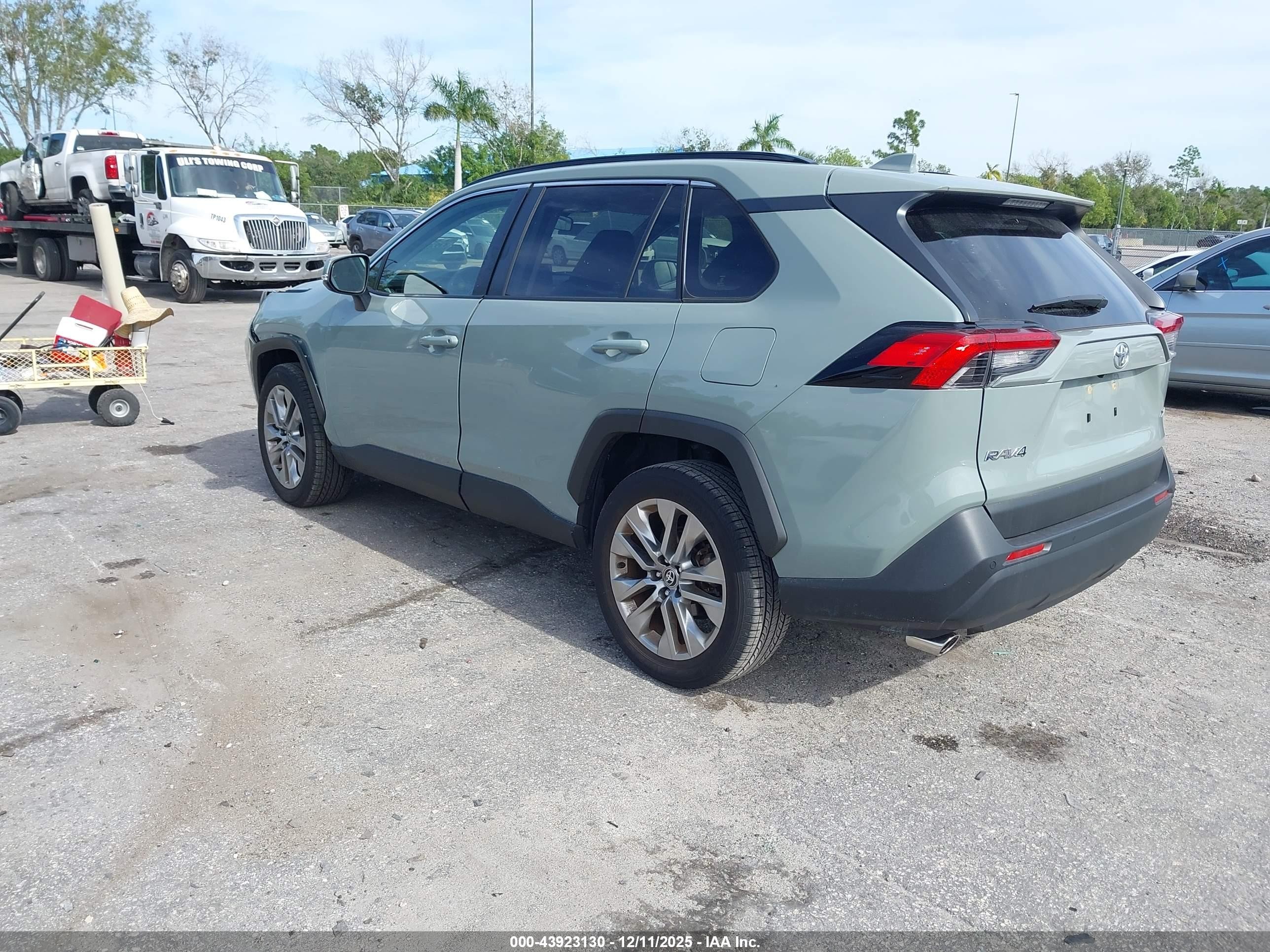2023 Toyota Rav4 Xle Premium Gray vin: JTMC1RFV0PD112155