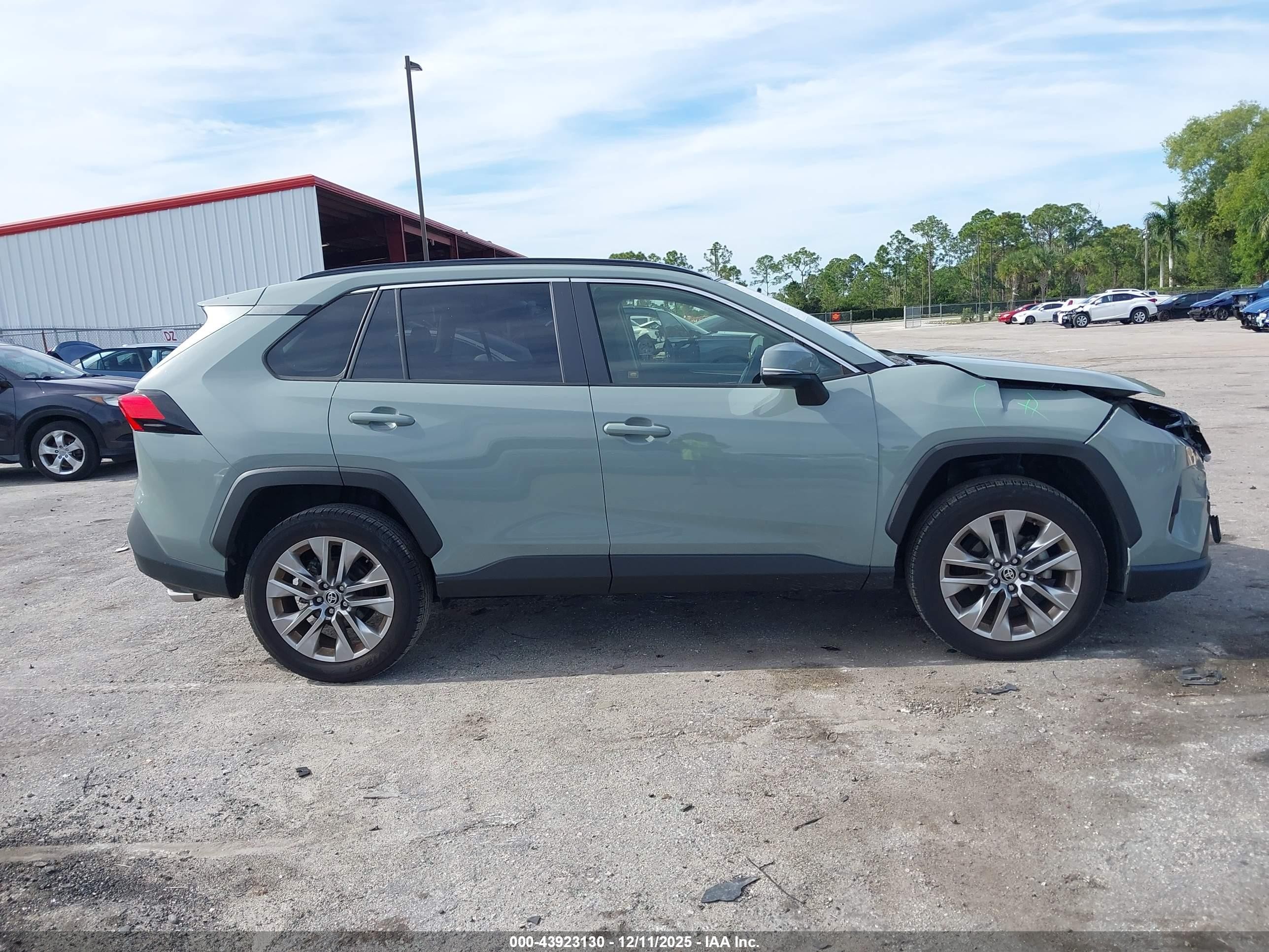 2023 Toyota Rav4 Xle Premium Gray vin: JTMC1RFV0PD112155
