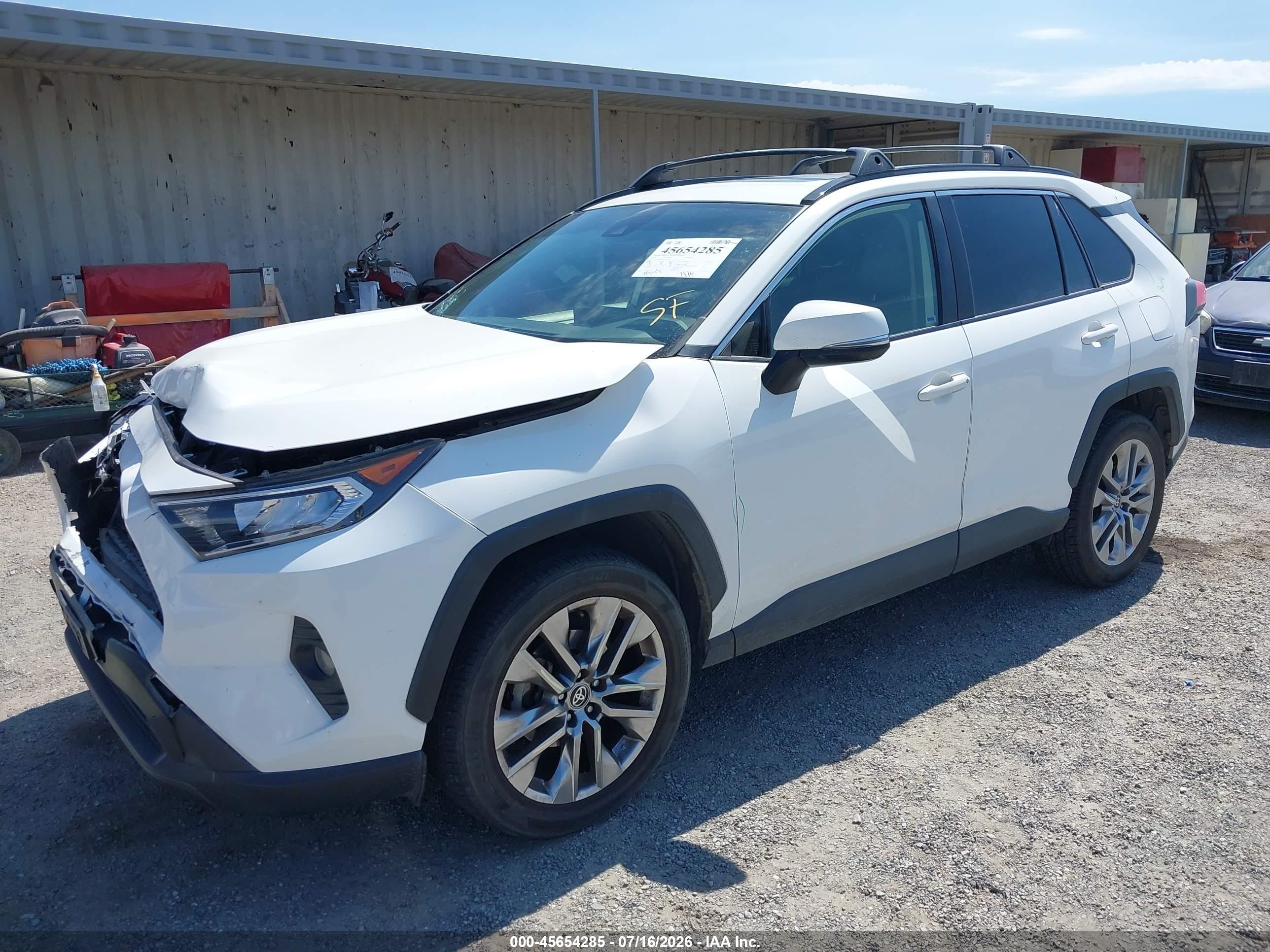 2020 Toyota Rav4 Xle Premium White vin: JTMC1RFV3LD517615