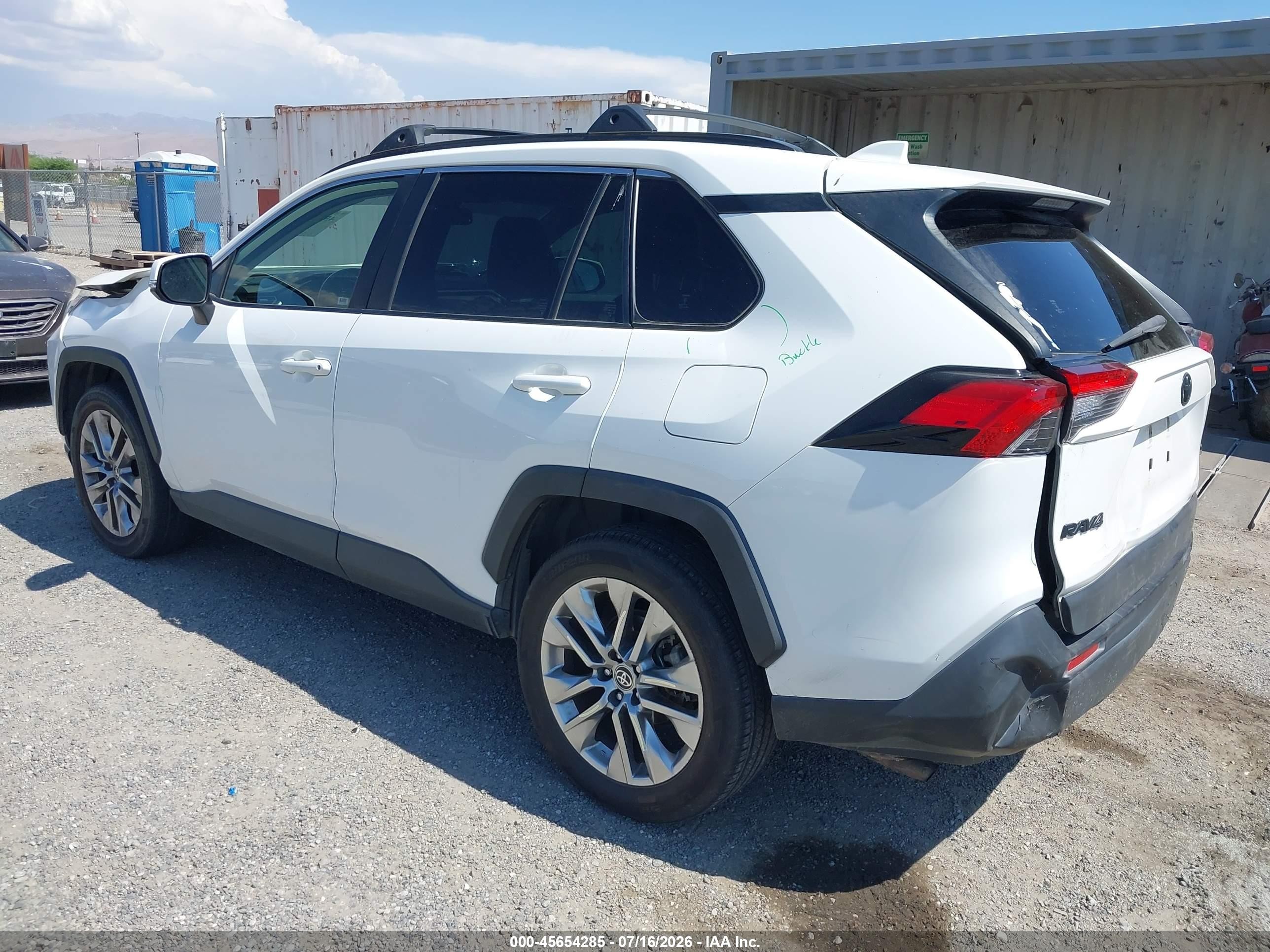 2020 Toyota Rav4 Xle Premium White vin: JTMC1RFV3LD517615