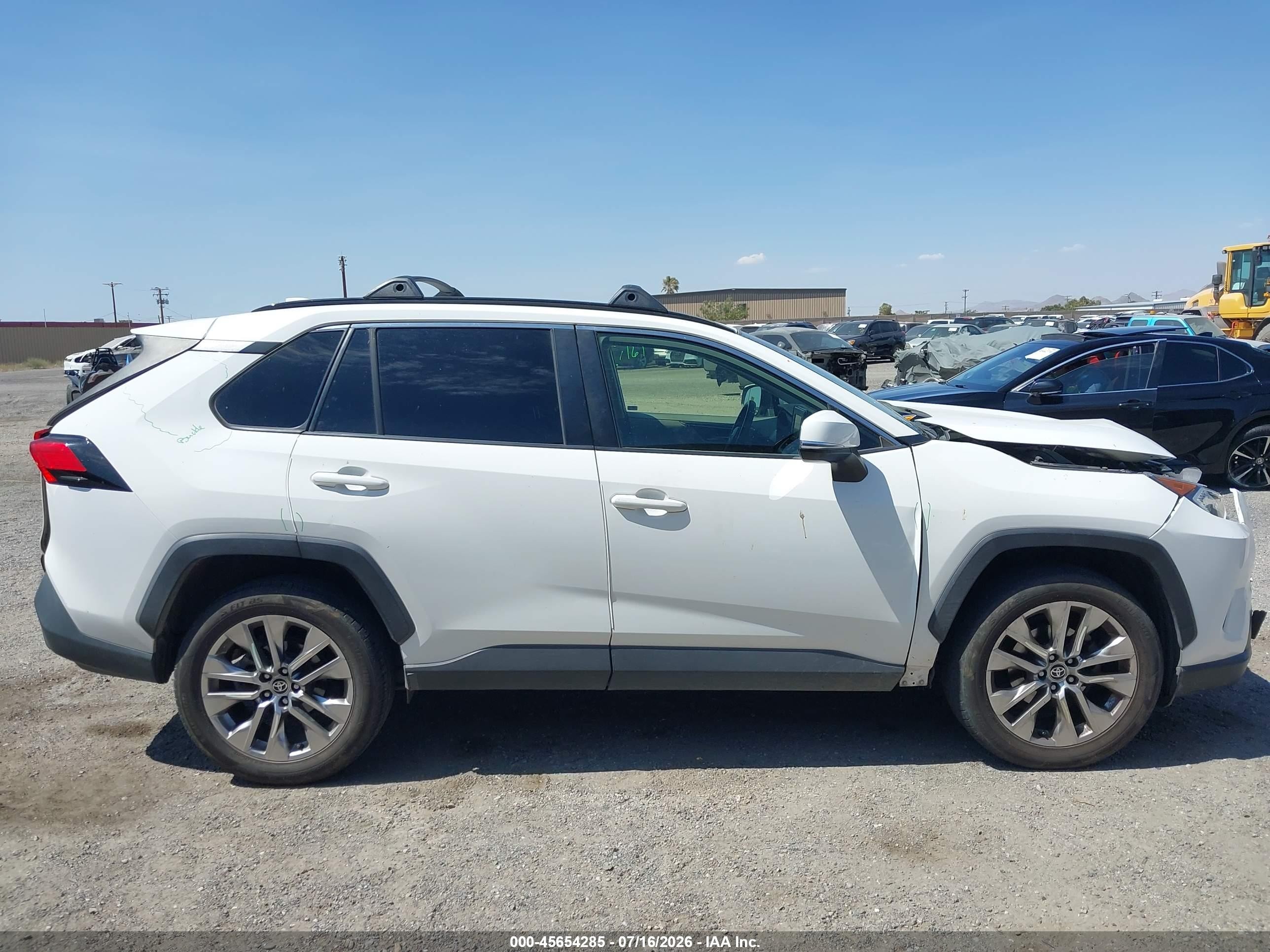 2020 Toyota Rav4 Xle Premium White vin: JTMC1RFV3LD517615