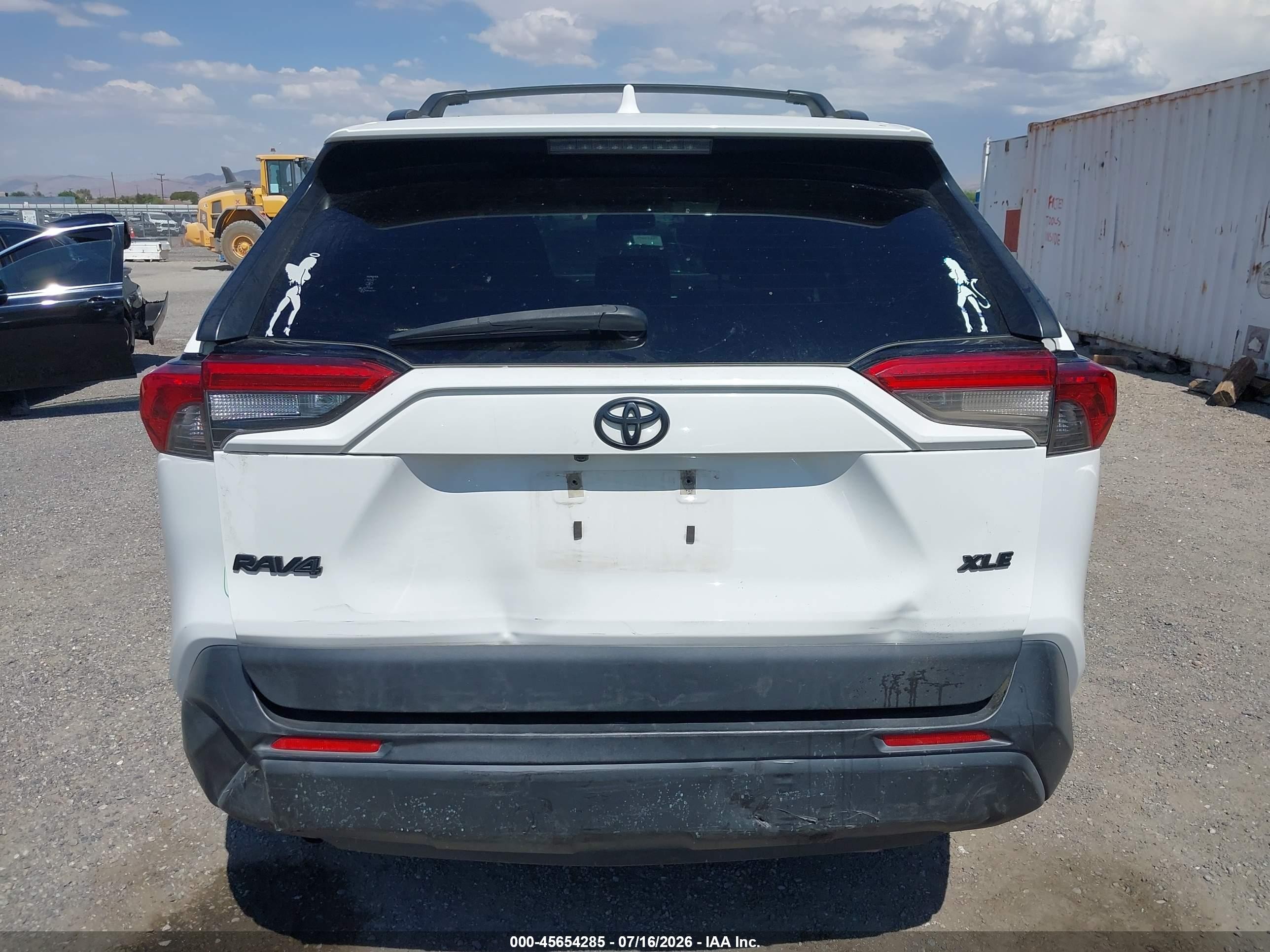 2020 Toyota Rav4 Xle Premium White vin: JTMC1RFV3LD517615