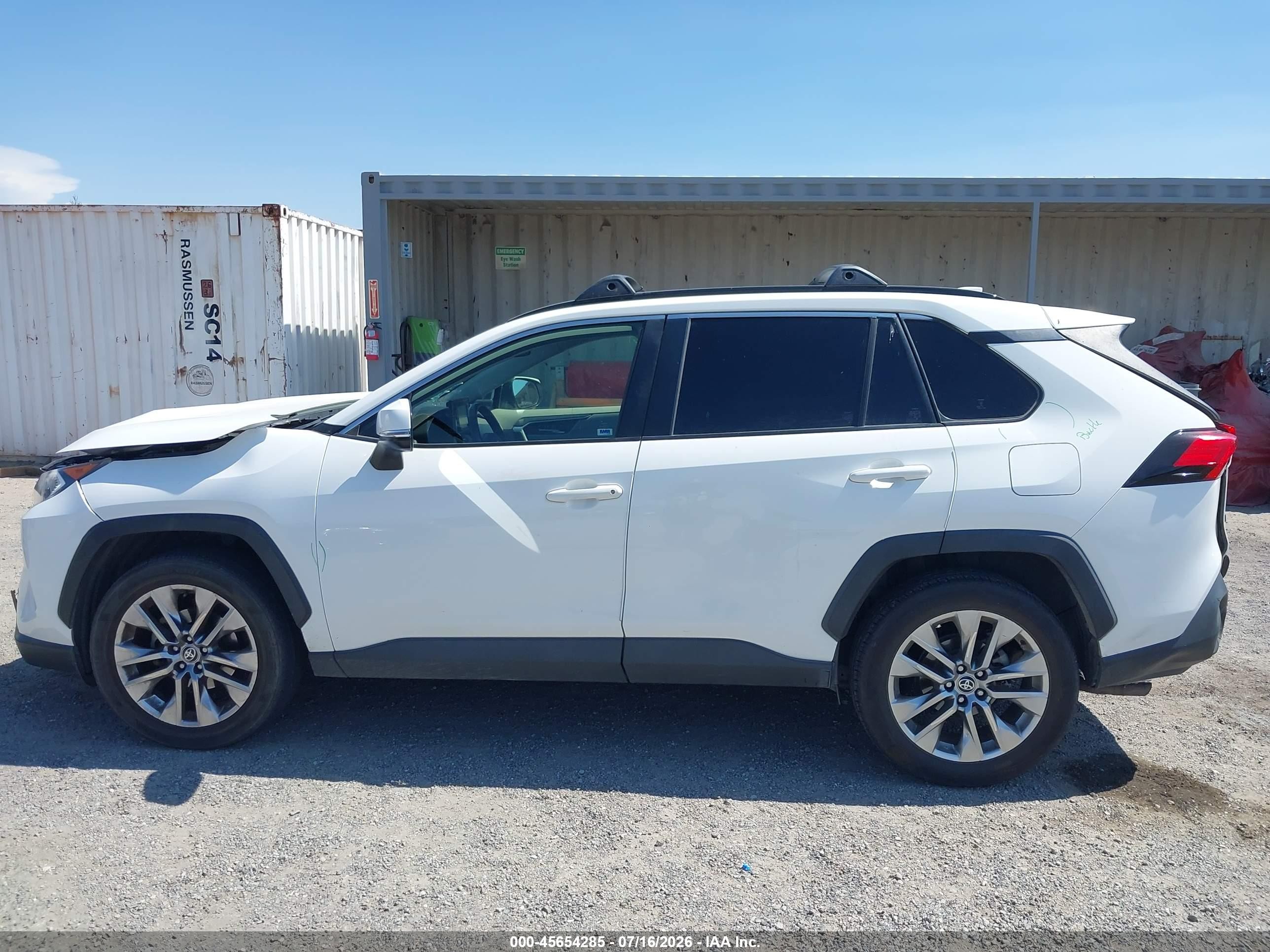 2020 Toyota Rav4 Xle Premium White vin: JTMC1RFV3LD517615