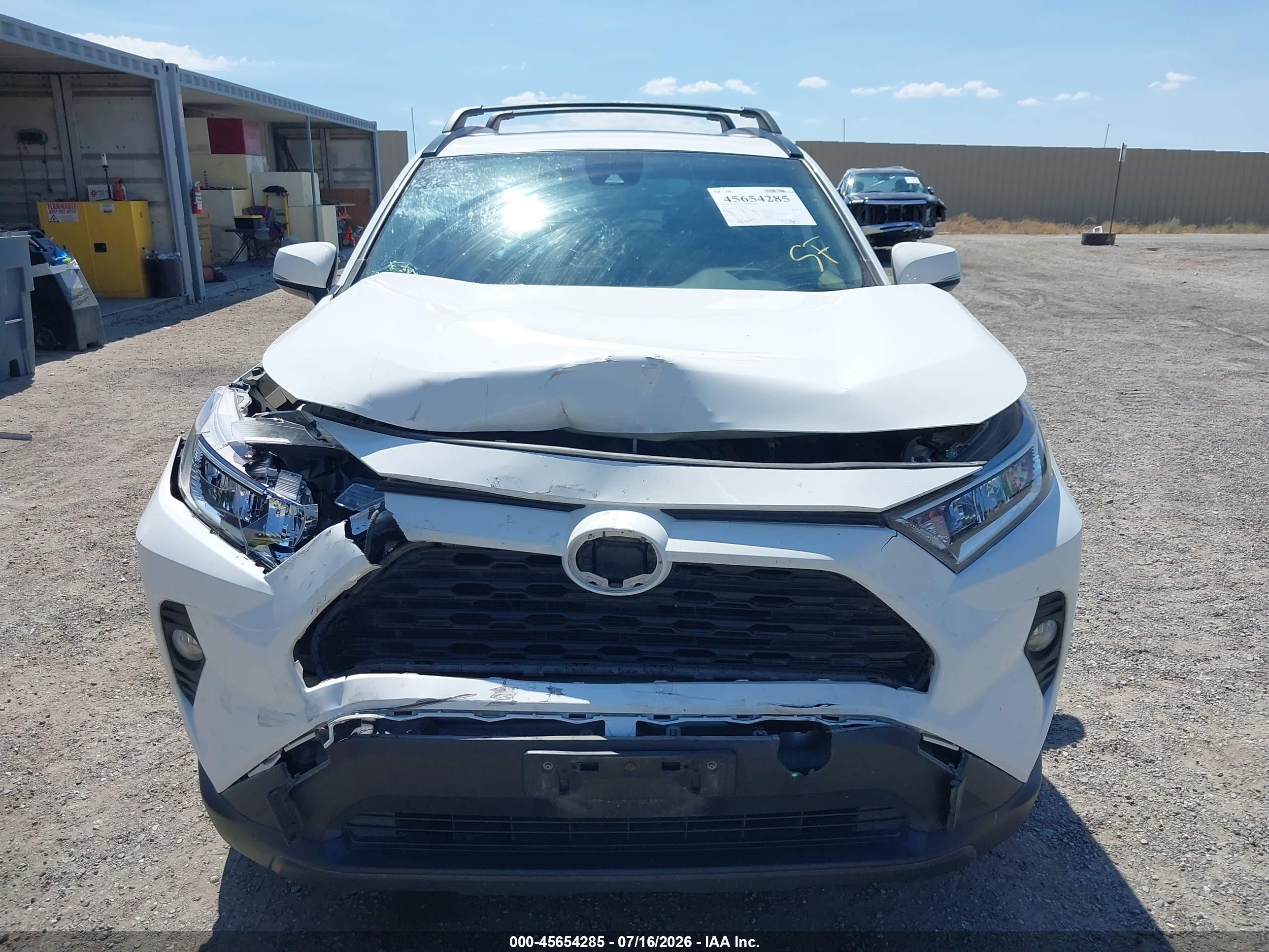 2020 Toyota Rav4 Xle Premium White vin: JTMC1RFV3LD517615