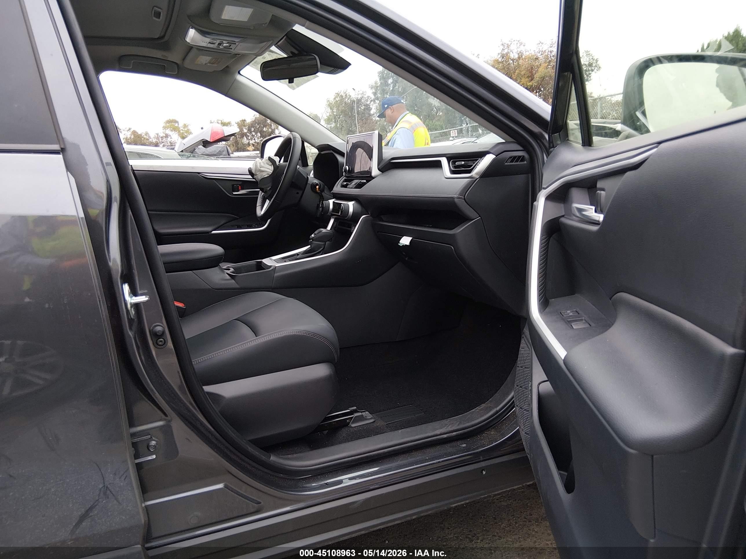 2025 Toyota Rav4 Xle Premium Gray vin: JTMC1RFV4SJ036840