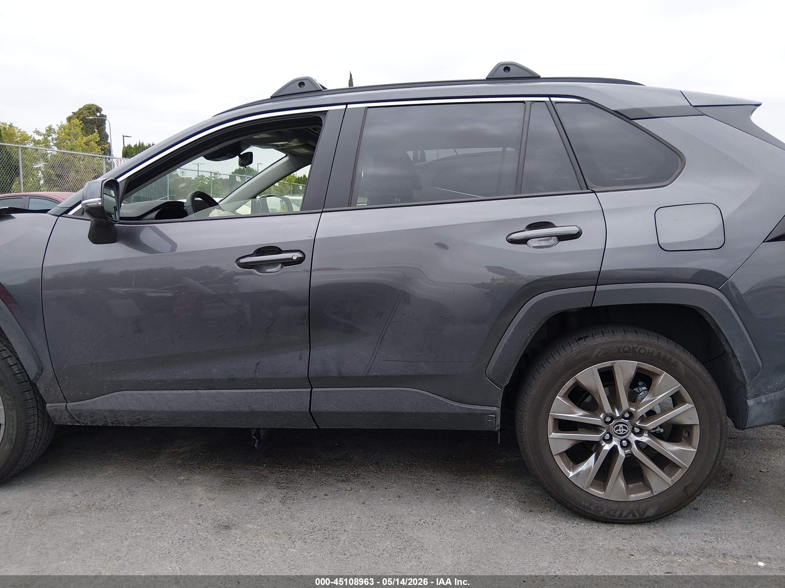 2025 Toyota Rav4 Xle Premium Gray vin: JTMC1RFV4SJ036840