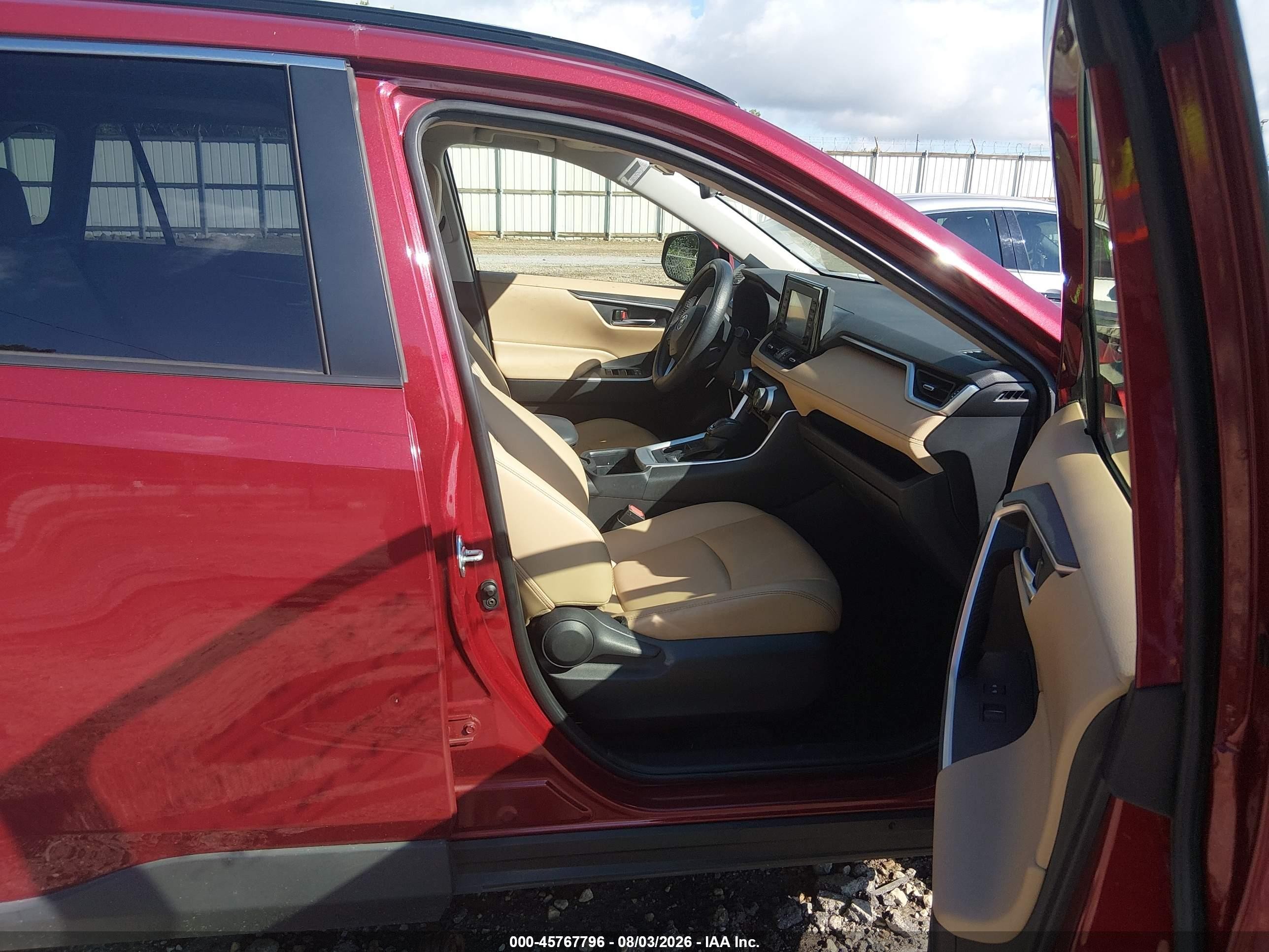 2019 Toyota Rav4 Xle Premium Красный vin: JTMC1RFV7KD036605
