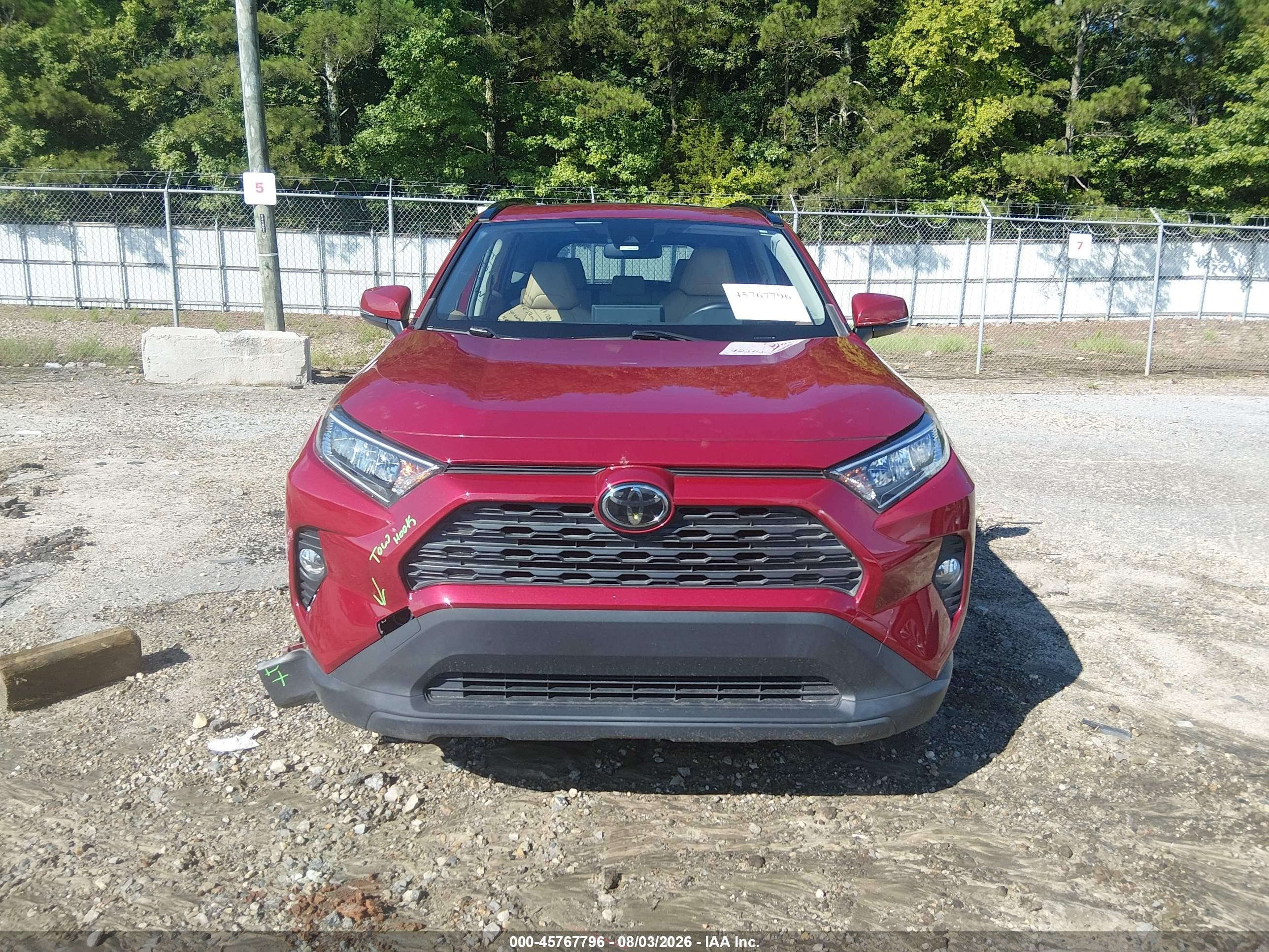 2019 Toyota Rav4 Xle Premium Красный vin: JTMC1RFV7KD036605