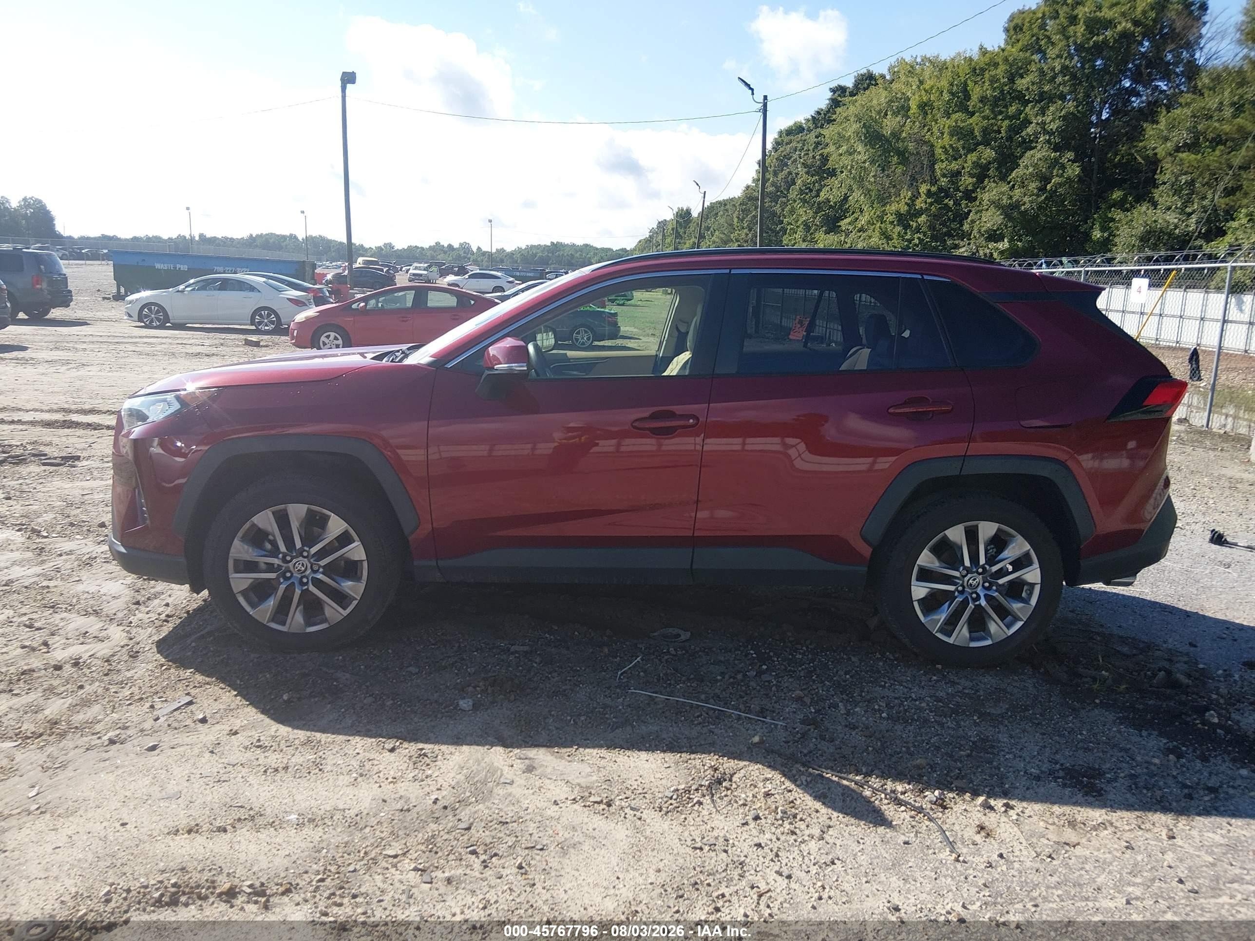 2019 Toyota Rav4 Xle Premium Красный vin: JTMC1RFV7KD036605