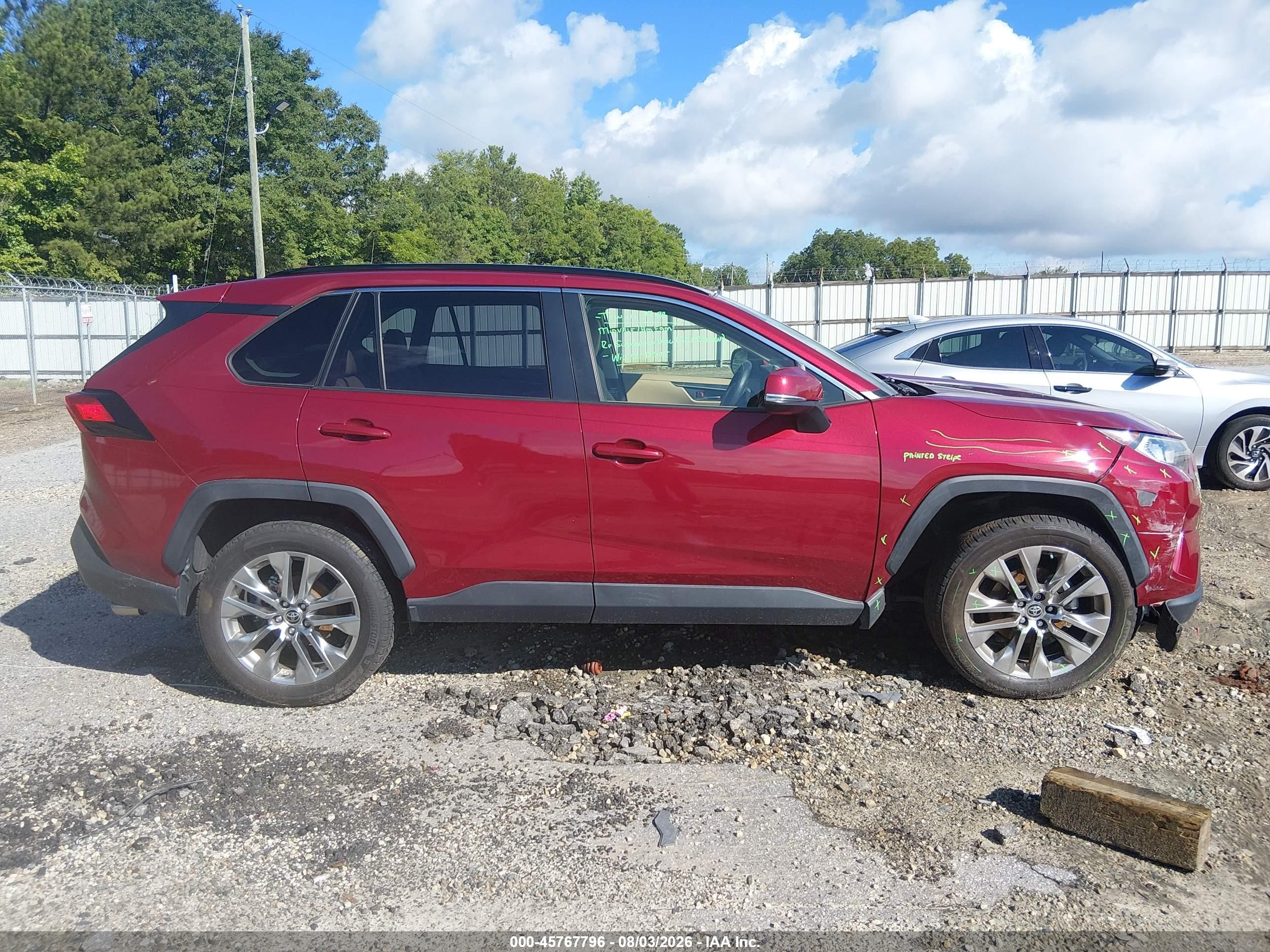 2019 Toyota Rav4 Xle Premium Красный vin: JTMC1RFV7KD036605