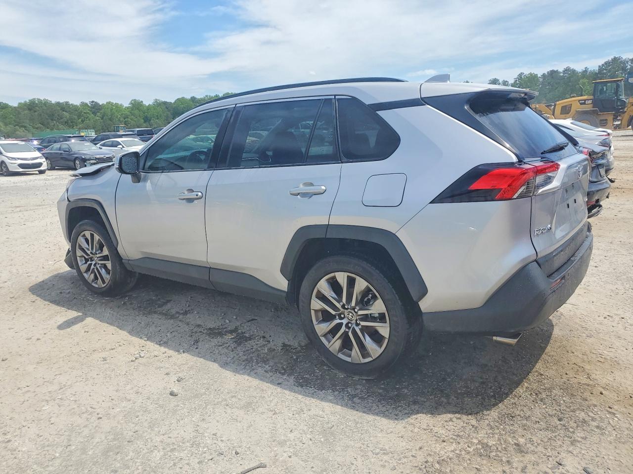 2024 Toyota Rav4 Xle Premium Silver vin: JTMC1RFV7RJ027091