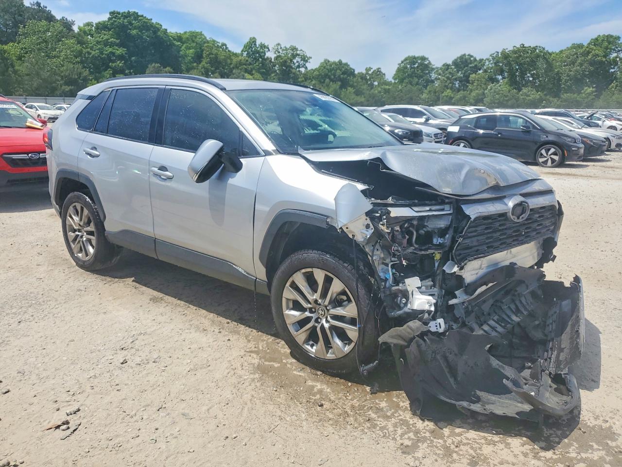 2024 Toyota Rav4 Xle Premium Silver vin: JTMC1RFV7RJ027091