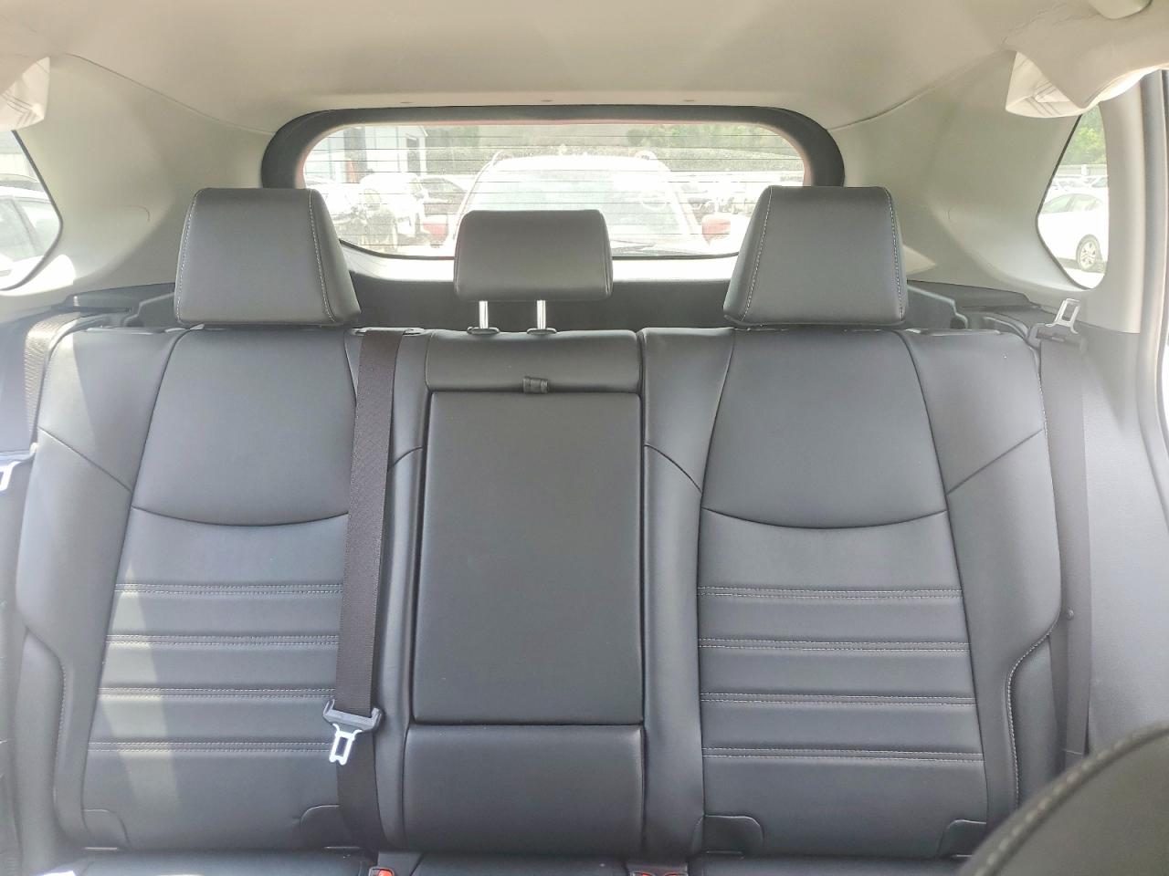 2024 Toyota Rav4 Xle Premium Silver vin: JTMC1RFV7RJ027091