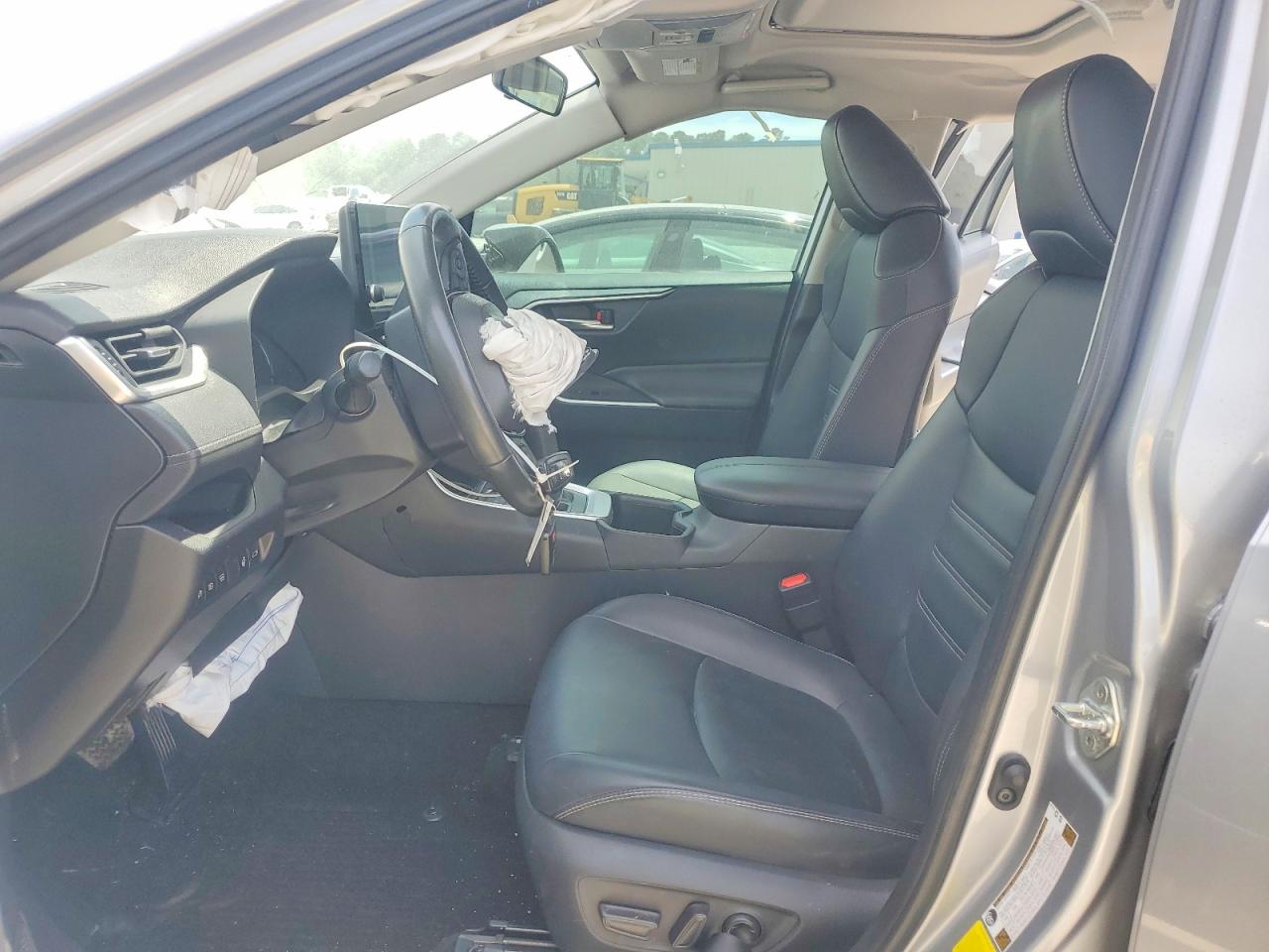 2024 Toyota Rav4 Xle Premium Silver vin: JTMC1RFV7RJ027091