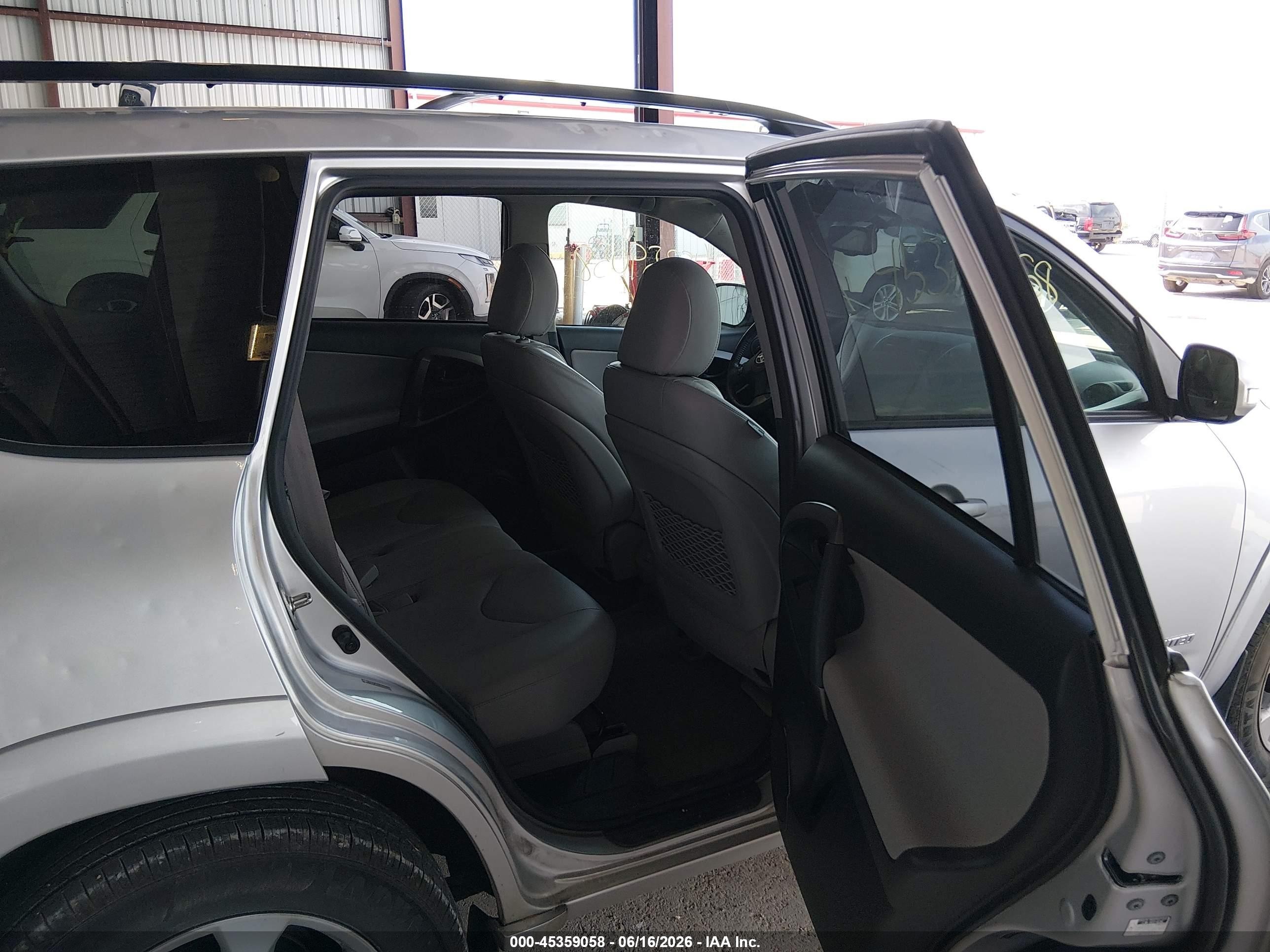 2010 Toyota Rav4 Limited Silver vin: JTMDF4DV2A5021336