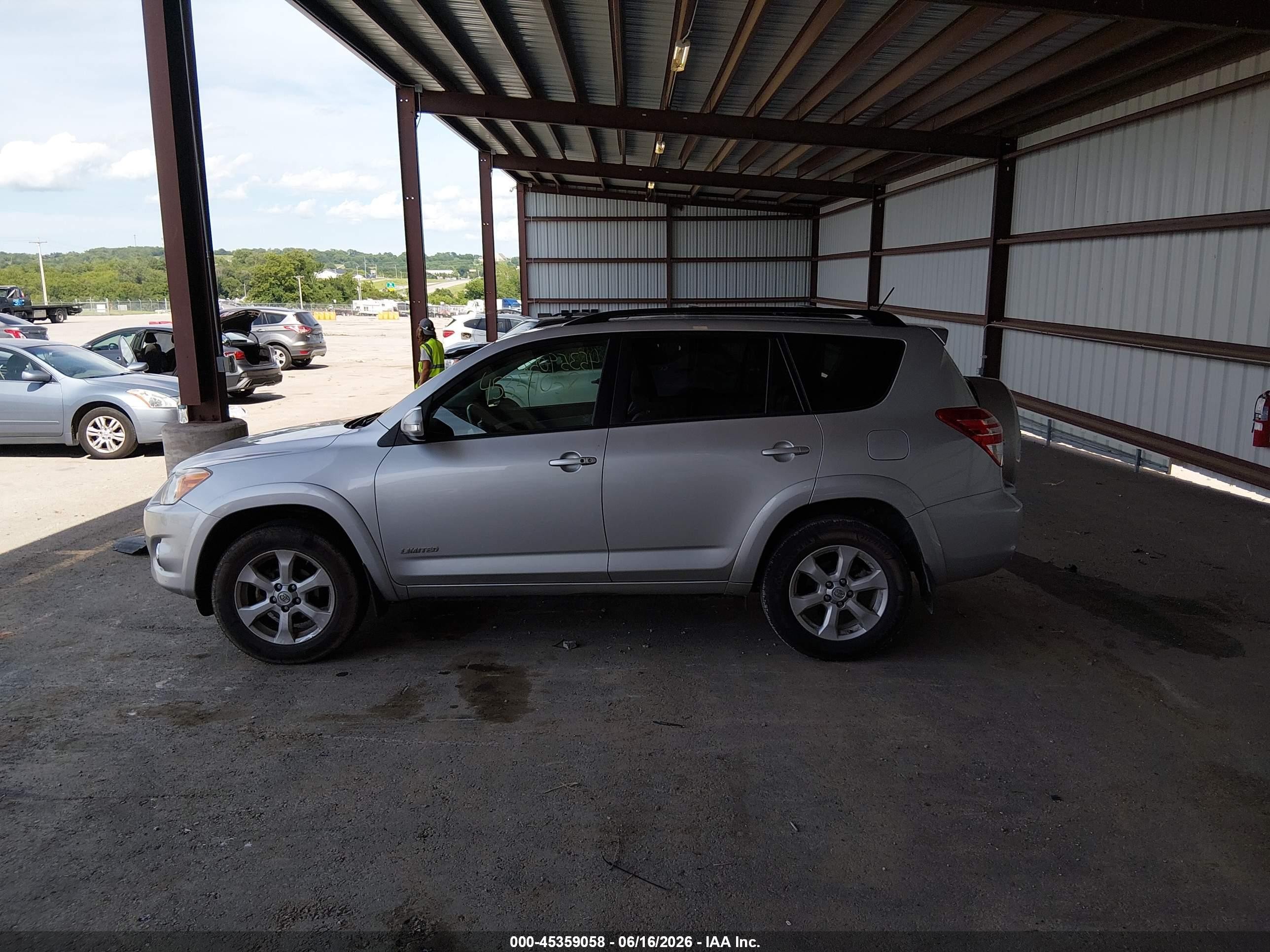 2010 Toyota Rav4 Limited Silver vin: JTMDF4DV2A5021336