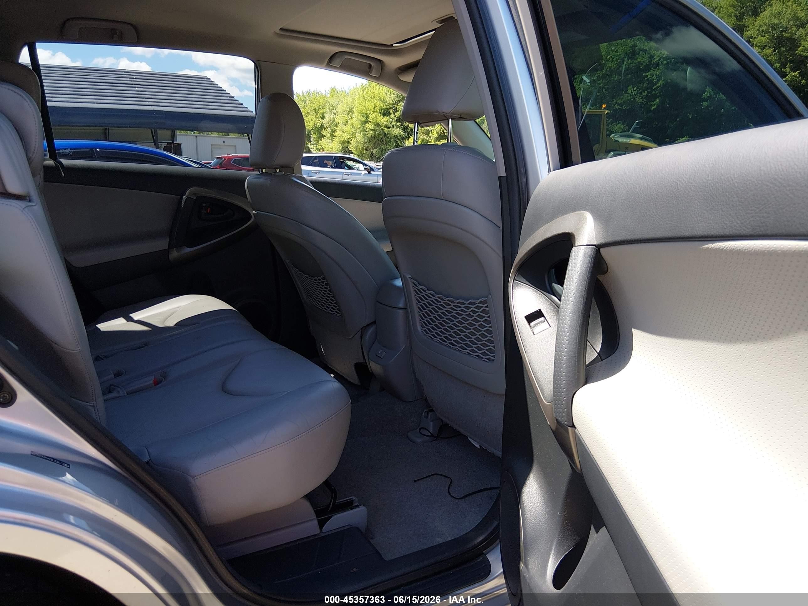 2010 Toyota Rav4 Limited Silver vin: JTMDF4DV5AD039206