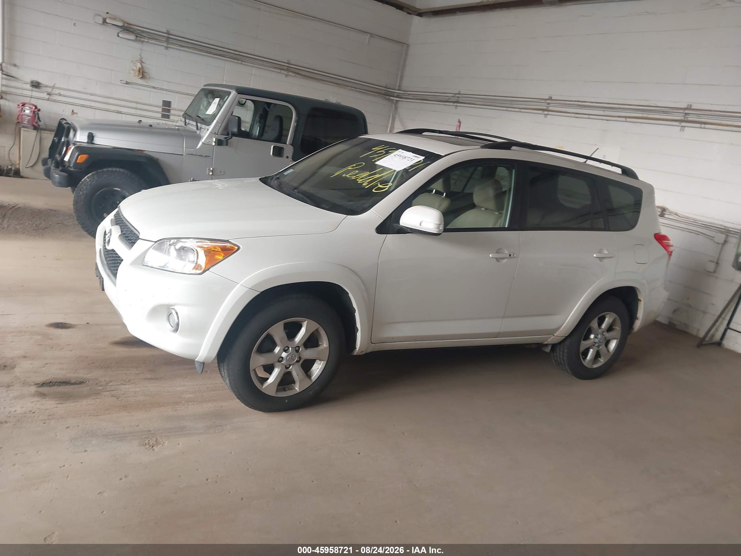 2010 Toyota Rav4 Limited White vin: JTMDF4DV6A5020982