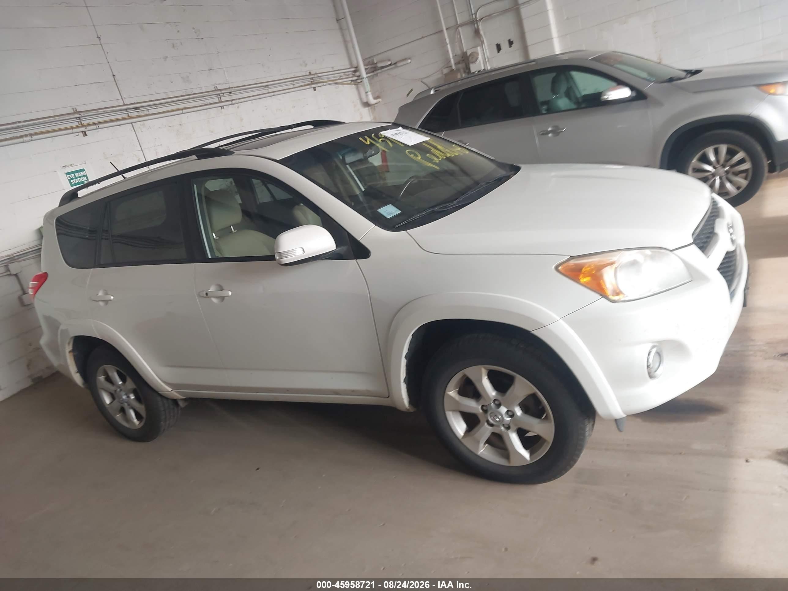 2010 Toyota Rav4 Limited White vin: JTMDF4DV6A5020982