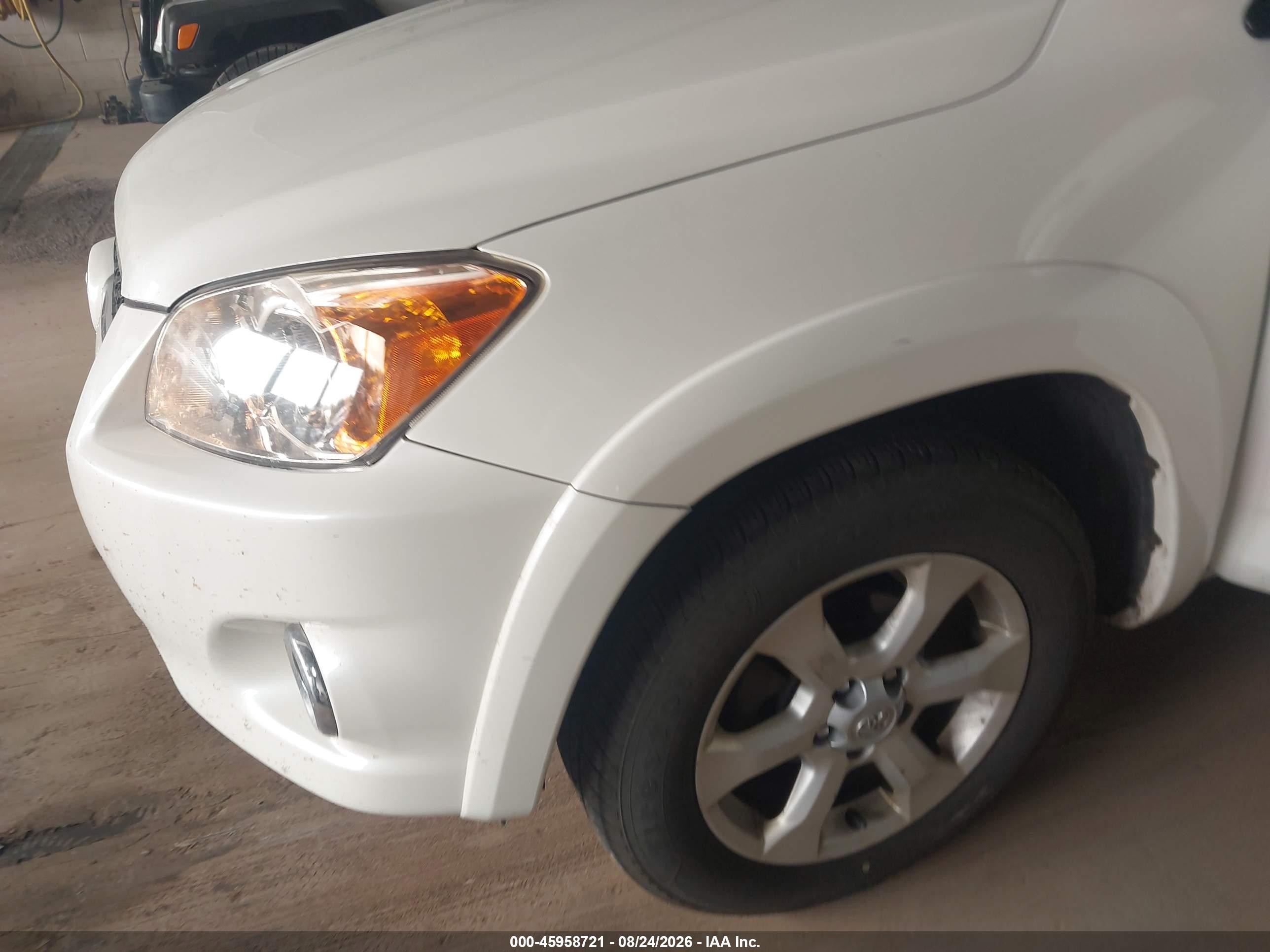 2010 Toyota Rav4 Limited White vin: JTMDF4DV6A5020982