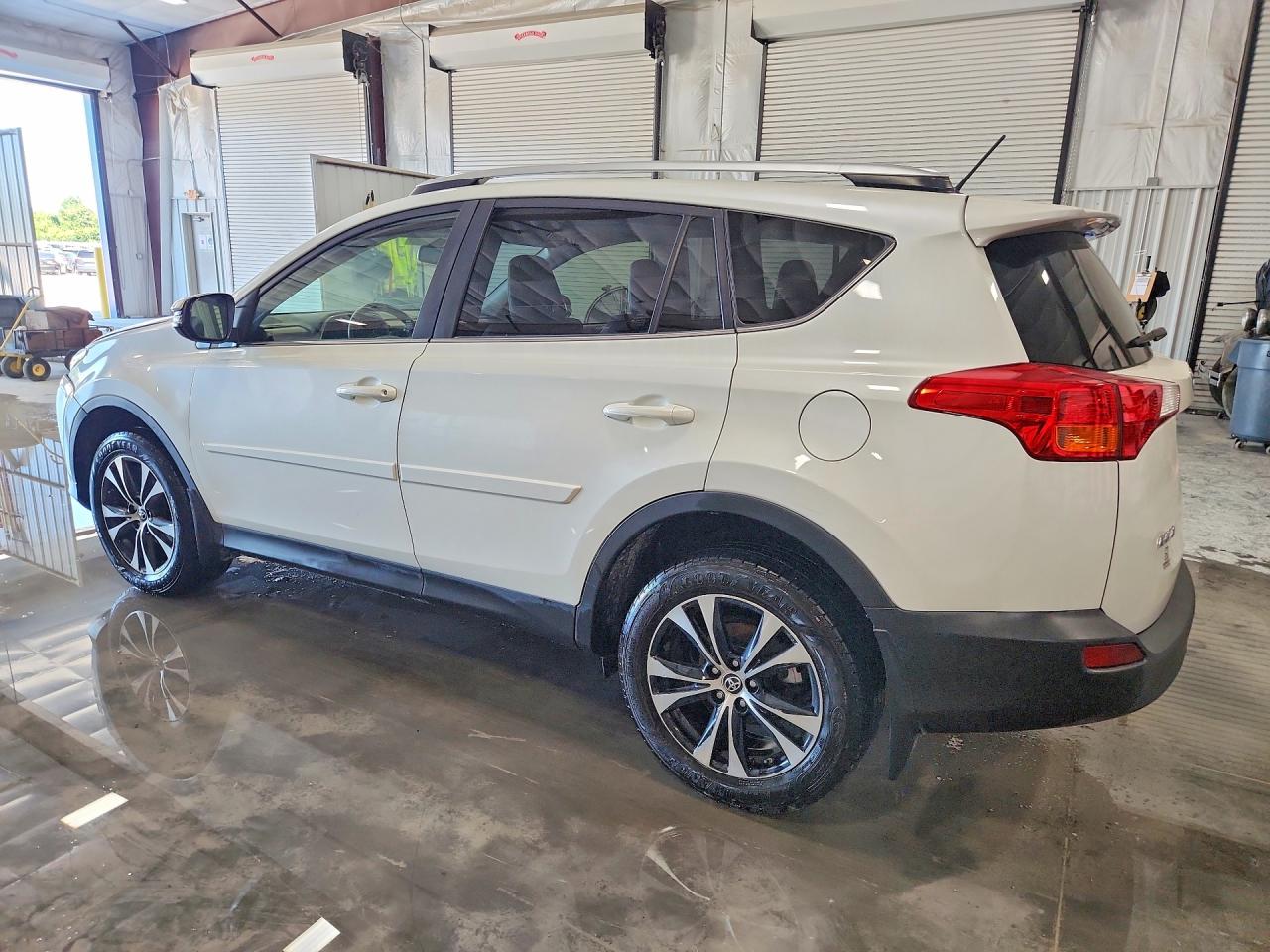 2015 Toyota Rav4 Limited White vin: JTMDFREV0FD163645