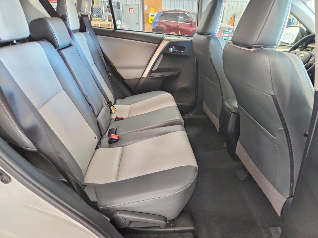 2015 Toyota Rav4 Limited White vin: JTMDFREV0FD163645