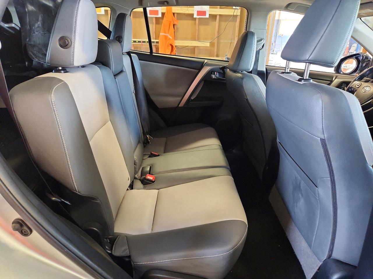 2014 Toyota Rav4 Limited Silver vin: JTMDFREV1ED080613