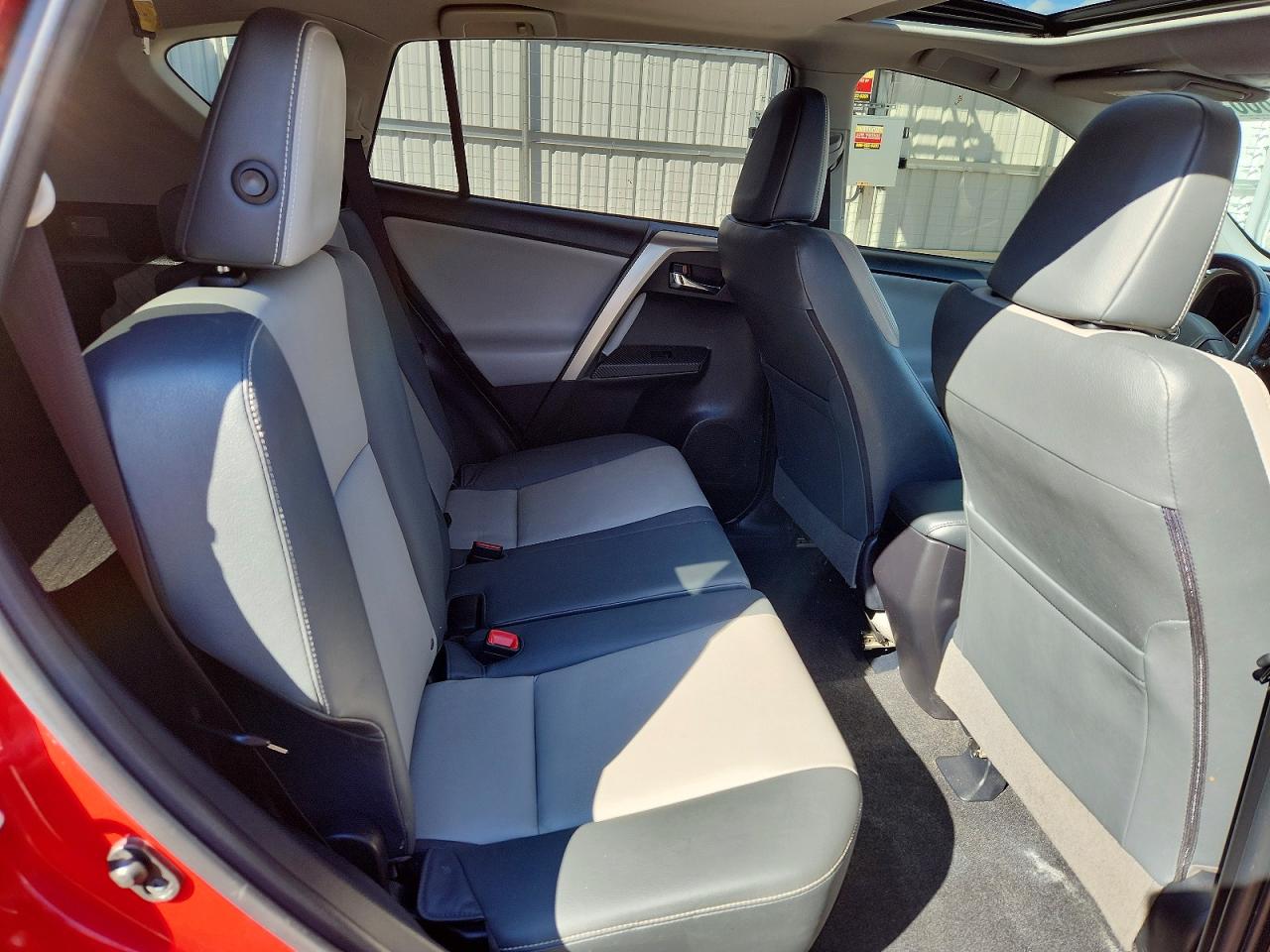 2015 Toyota Rav4 Limited Red vin: JTMDFREV2FD099110