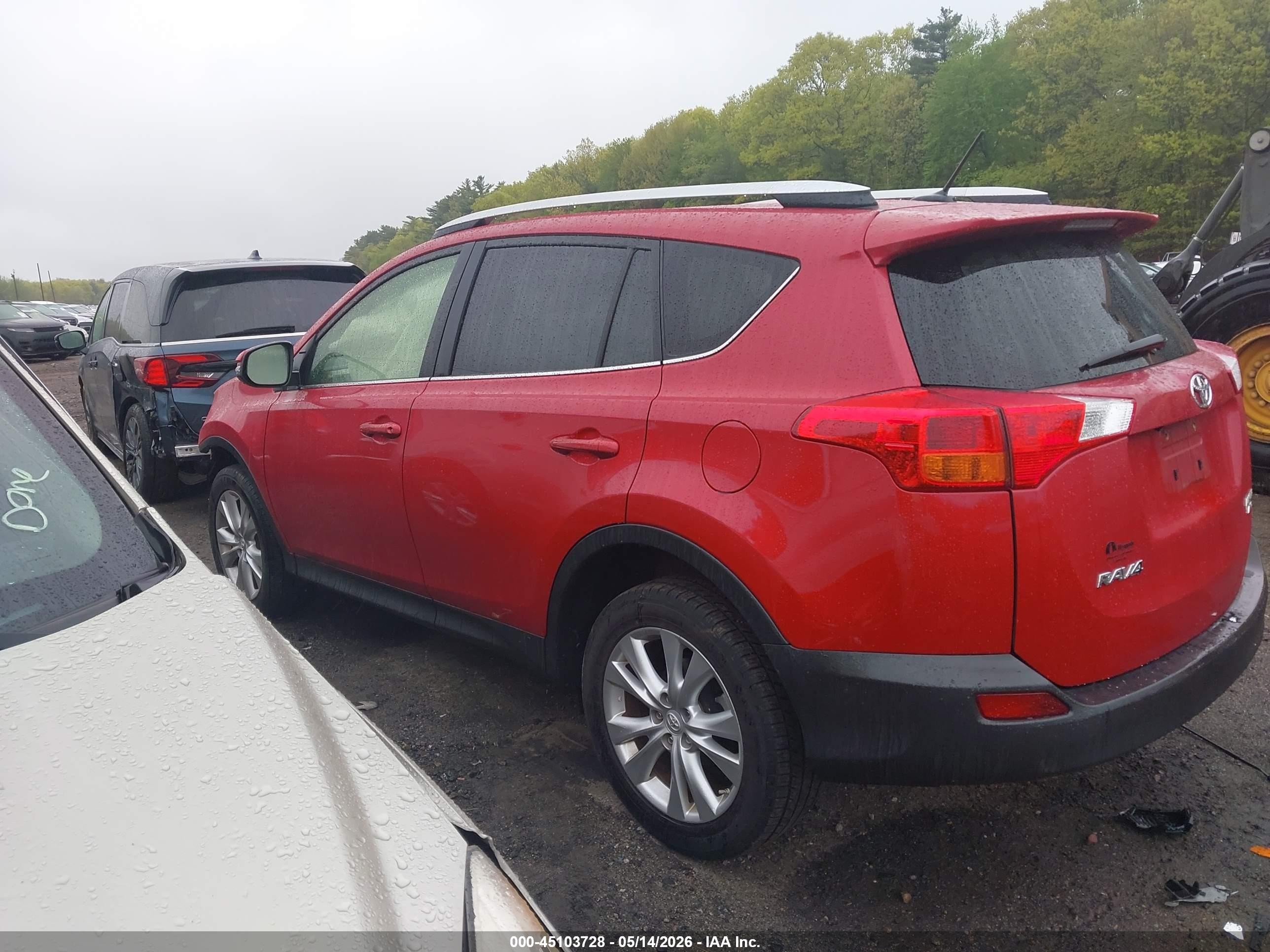 2015 Toyota Rav4 Limited Red vin: JTMDFREV2FD113216